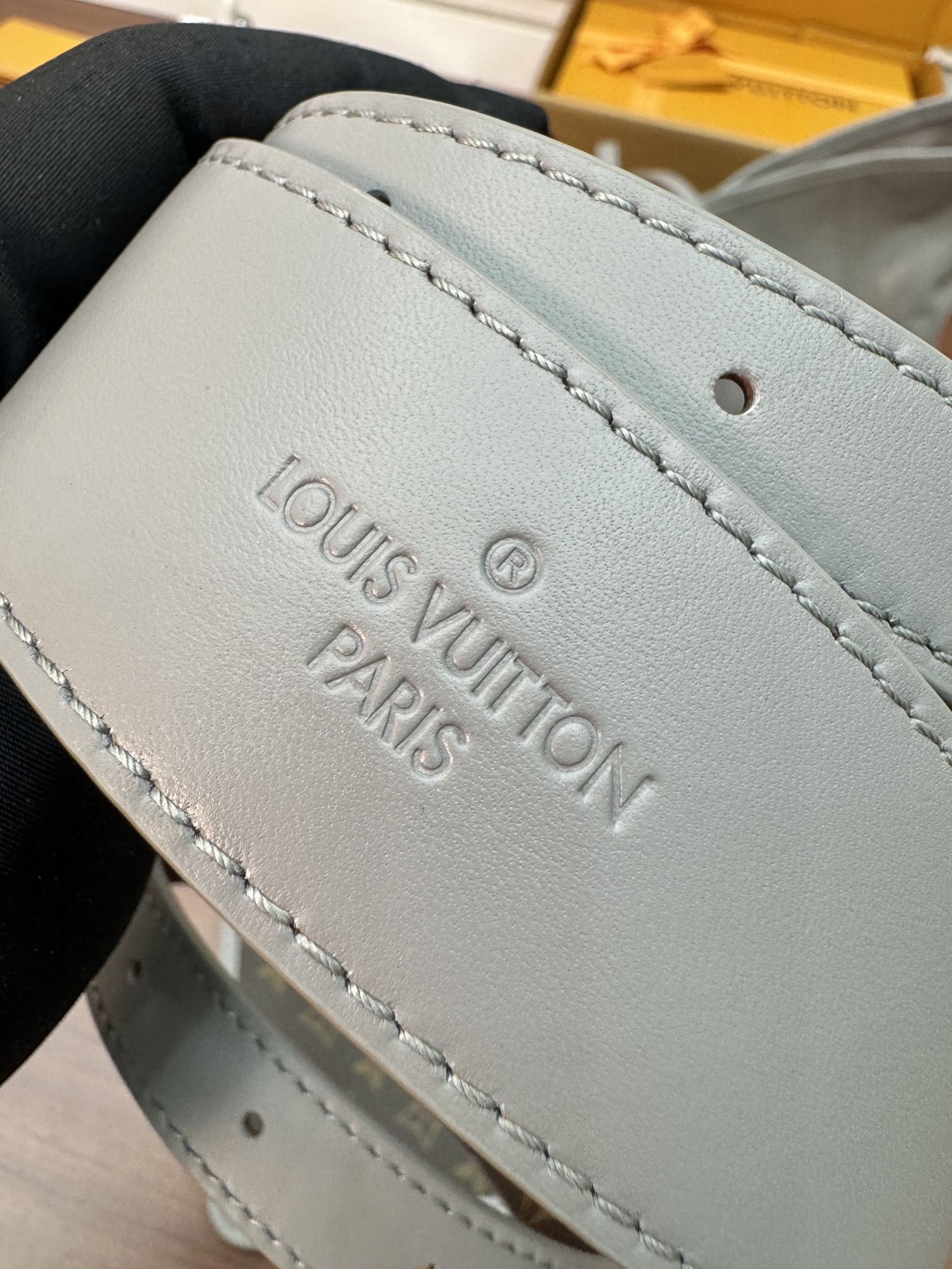 特級芯片 LOUIS VUITTON  Carryall Dark MM  LV 路易威登  牛皮革 斜挎包 单肩包 双肩包 水桶 手提包 老花 肩带可调节，不可拆卸 灰色 M12583