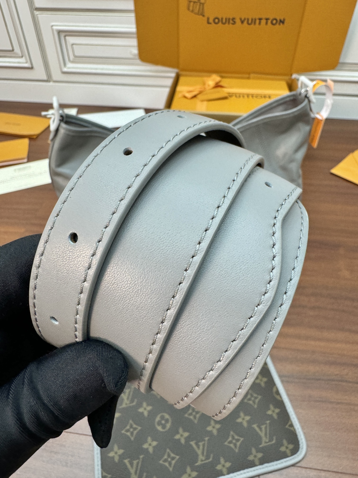 特級芯片 LOUIS VUITTON  Carryall Dark MM  LV 路易威登  牛皮革 斜挎包 单肩包 双肩包 水桶 手提包 老花 肩带可调节，不可拆卸 灰色 M12583