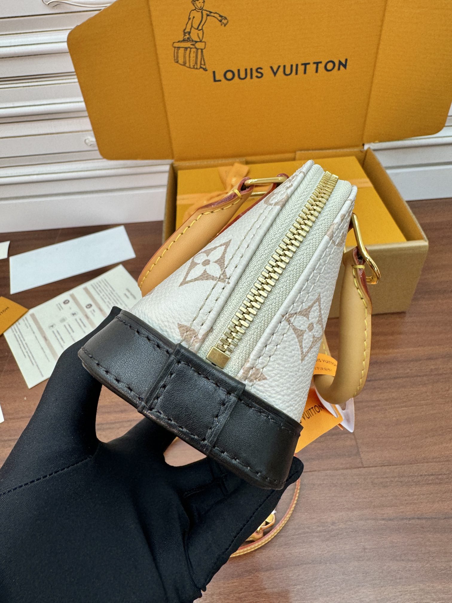 特級芯片 LOUIS VUITTON  Alma 可拆卸肩带拉链  LV 路易威登  牛皮革 斜挎包 单肩包 双肩包 水桶 手提包 貝殼包 米色沙丘色 M46895