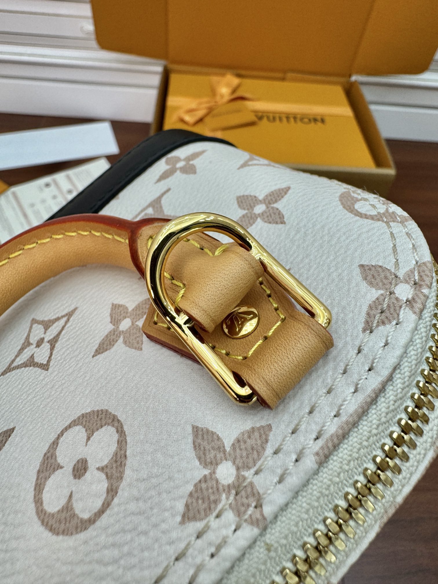 特級芯片 LOUIS VUITTON  Alma 可拆卸肩带拉链  LV 路易威登  牛皮革 斜挎包 单肩包 双肩包 水桶 手提包 貝殼包 米色沙丘色 M46895