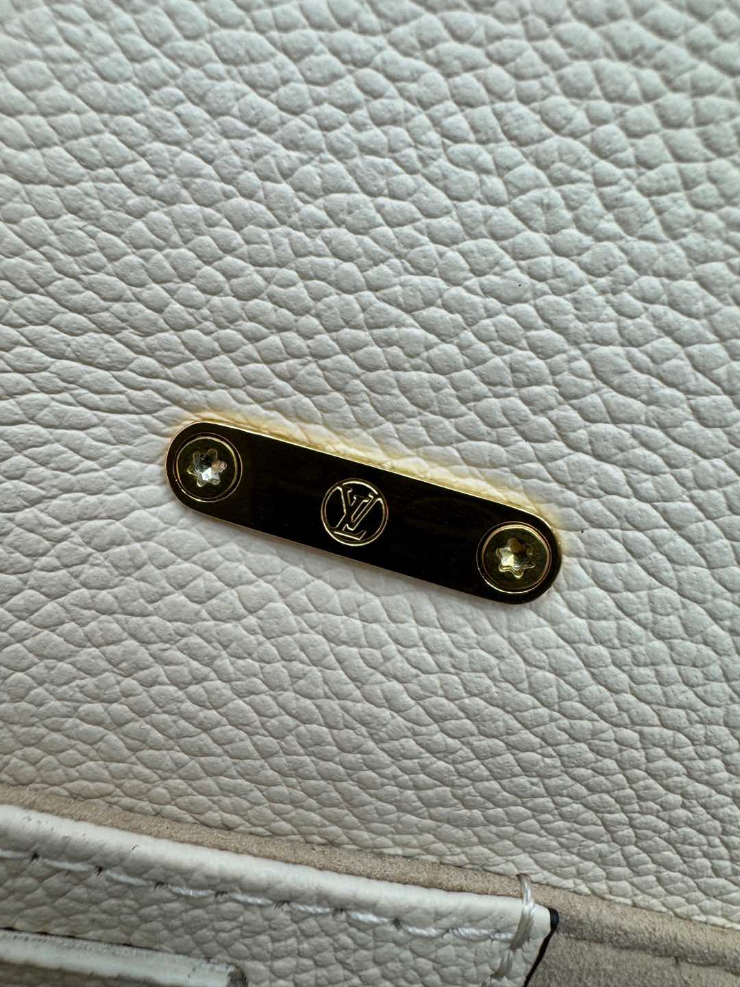特級芯片 LOUIS VUITTON  Madeleine Nano 可拆卸链条锁扣开合  LV 路易威登  牛皮革 斜挎包 单肩包 双肩包 水桶 手提包 米白色 M12145