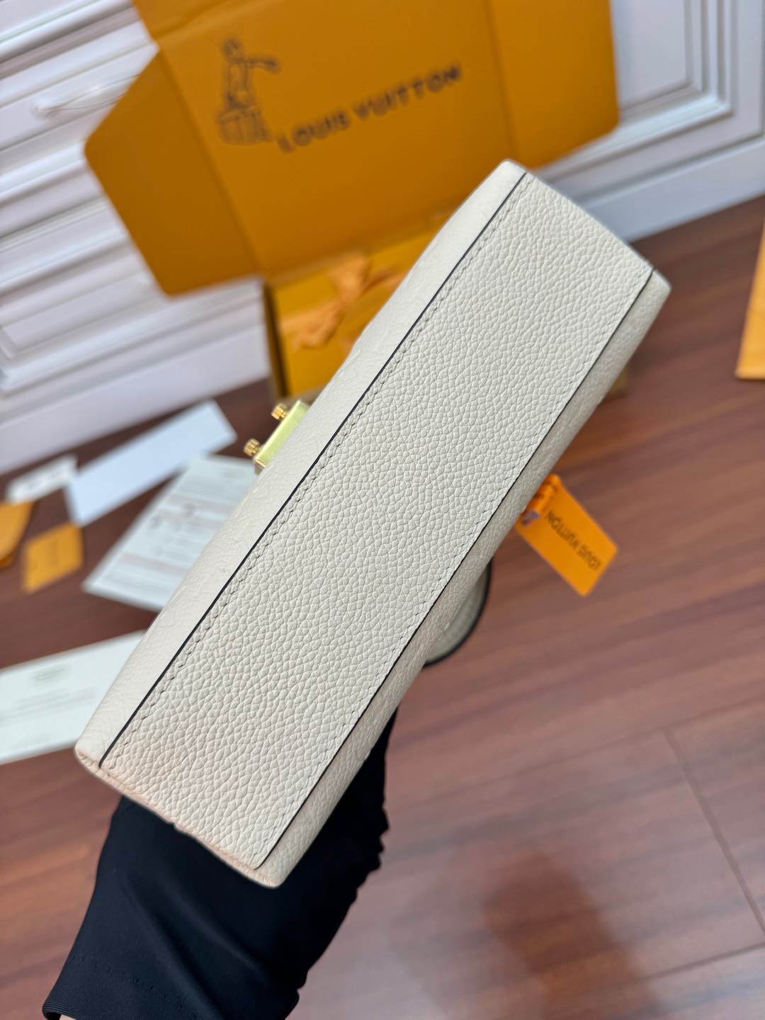 特級芯片 LOUIS VUITTON  Madeleine Nano 可拆卸链条锁扣开合  LV 路易威登  牛皮革 斜挎包 单肩包 双肩包 水桶 手提包 米白色 M12145