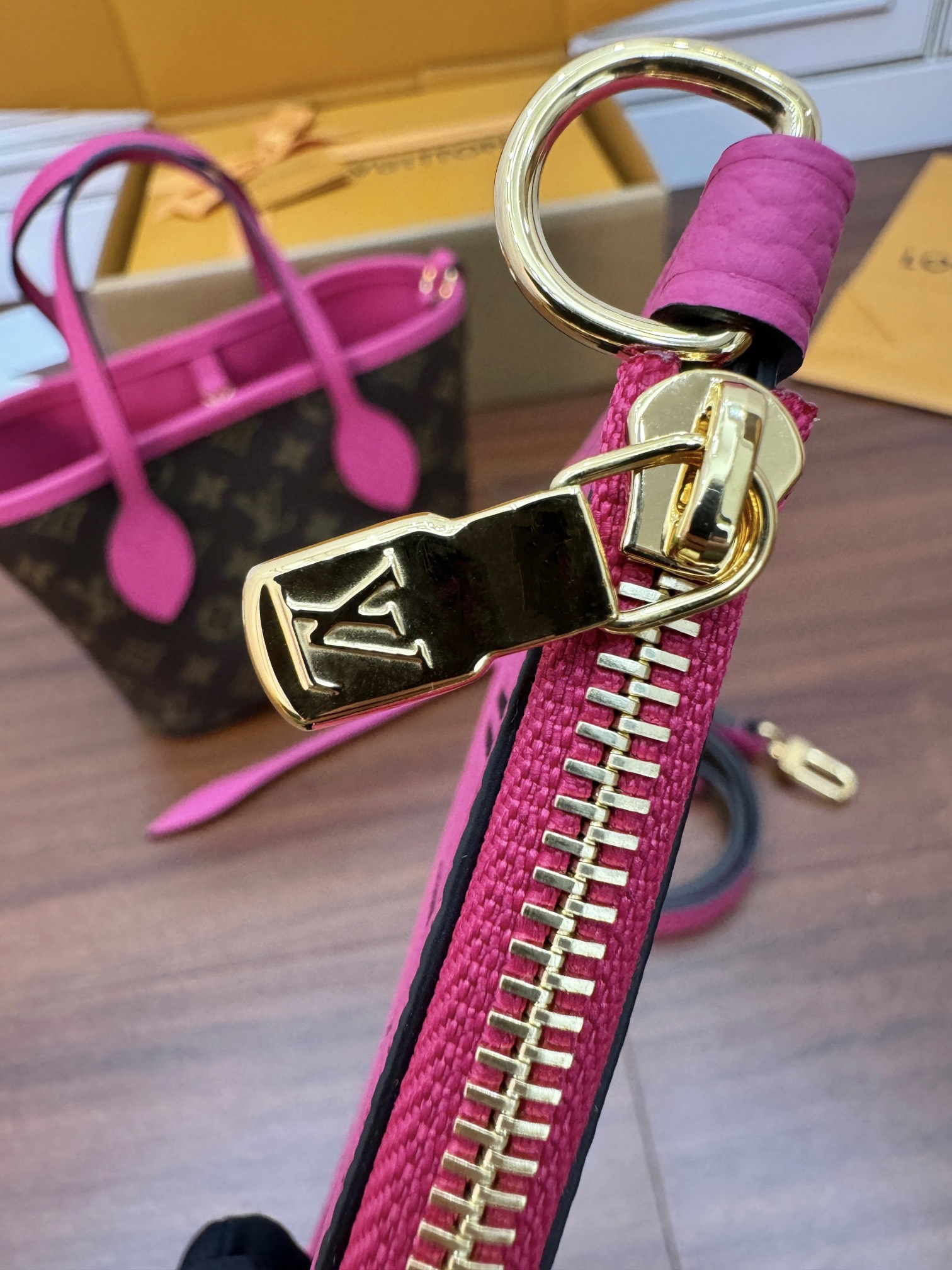 特級芯片 LOUIS VUITTON 路易威登  NEVERFULLBandoulière INSIDE OUT BB 可拆卸肩带 LV牛皮革 斜挎包 单肩包 双肩包 水桶 手提包 双面 M12106