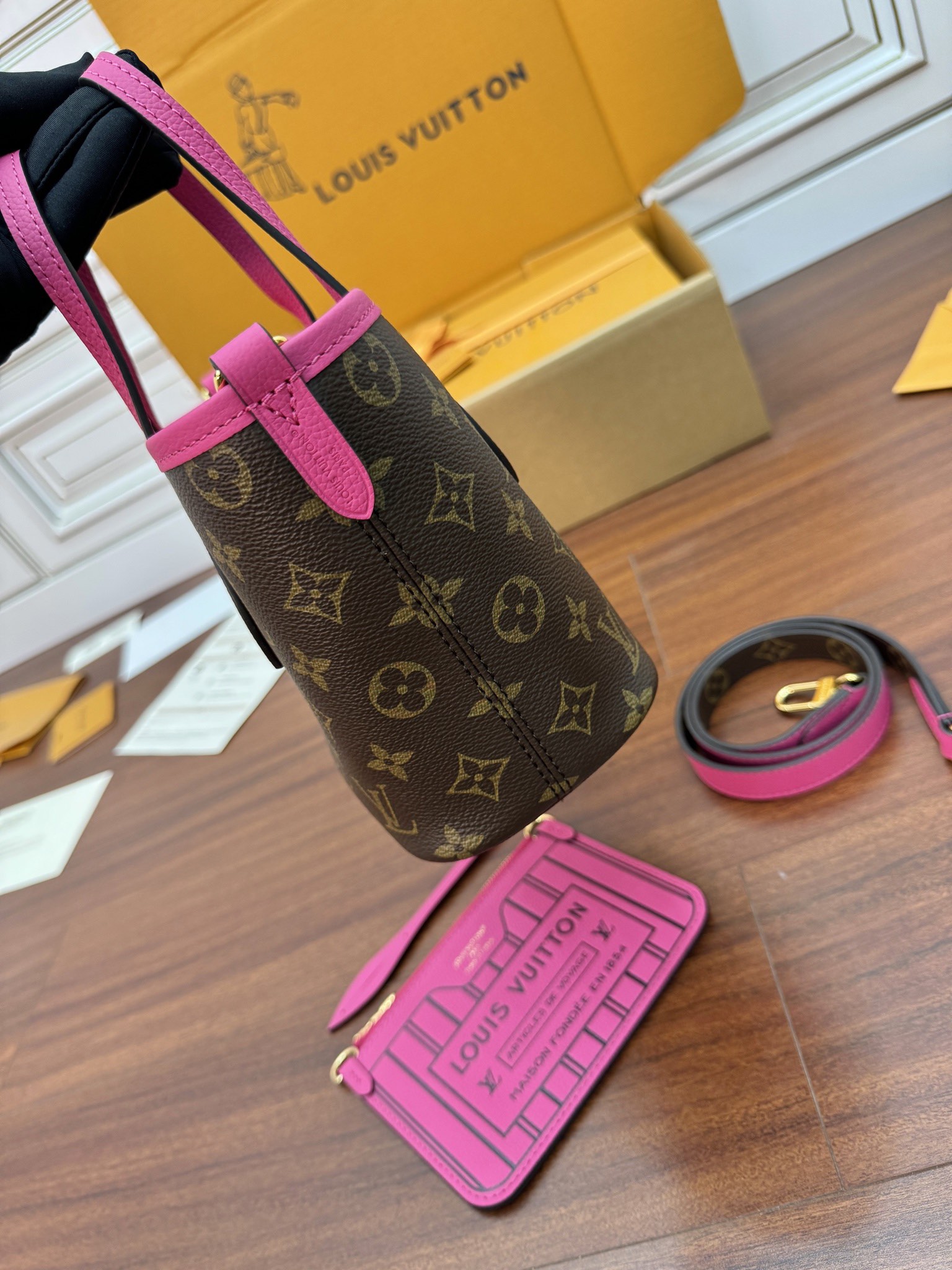 特級芯片 LOUIS VUITTON 路易威登  NEVERFULLBandoulière INSIDE OUT BB 可拆卸肩带 LV牛皮革 斜挎包 单肩包 双肩包 水桶 手提包 双面 M12106