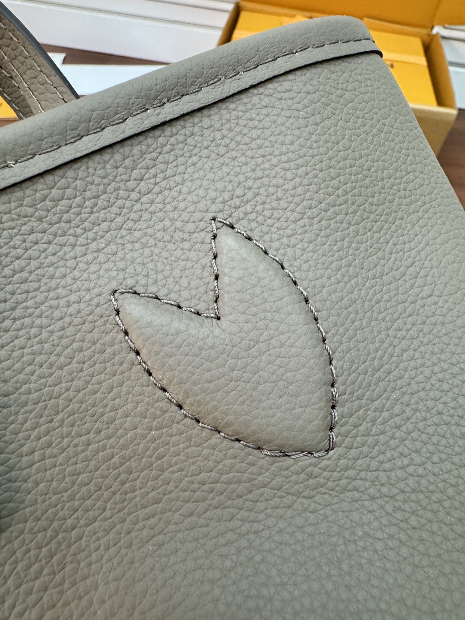 特級芯片 LOUIS VUITTON 路易威登  NEVERFULLBandoulière INSIDE OUT BB 可拆卸肩带 LV牛皮革 斜挎包 单肩包 双肩包 水桶 手提包 双面 褐色 M12109