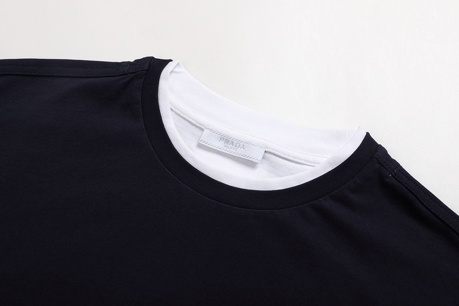 PRADA 普拉达 拼色假两件圆领 休闲夏季 短袖 T恤 黑色 蓝色A2 UJN912-11CD-F0124-S-OOO