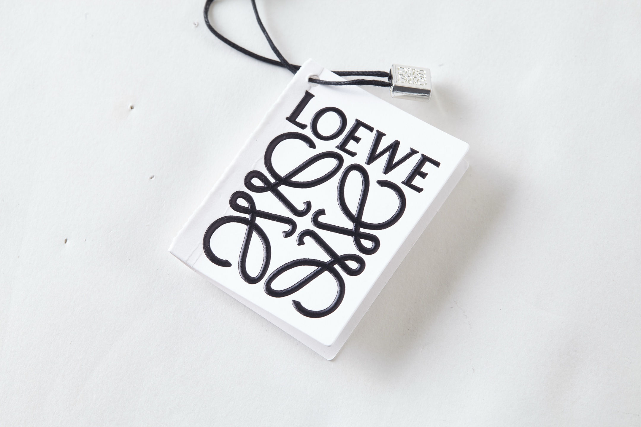 Loewe   罗意威刺绣口袋桑蚕丝 衬衫 短袖 T恤 圆领夏季 黑色A5 H616Y05X73-1100