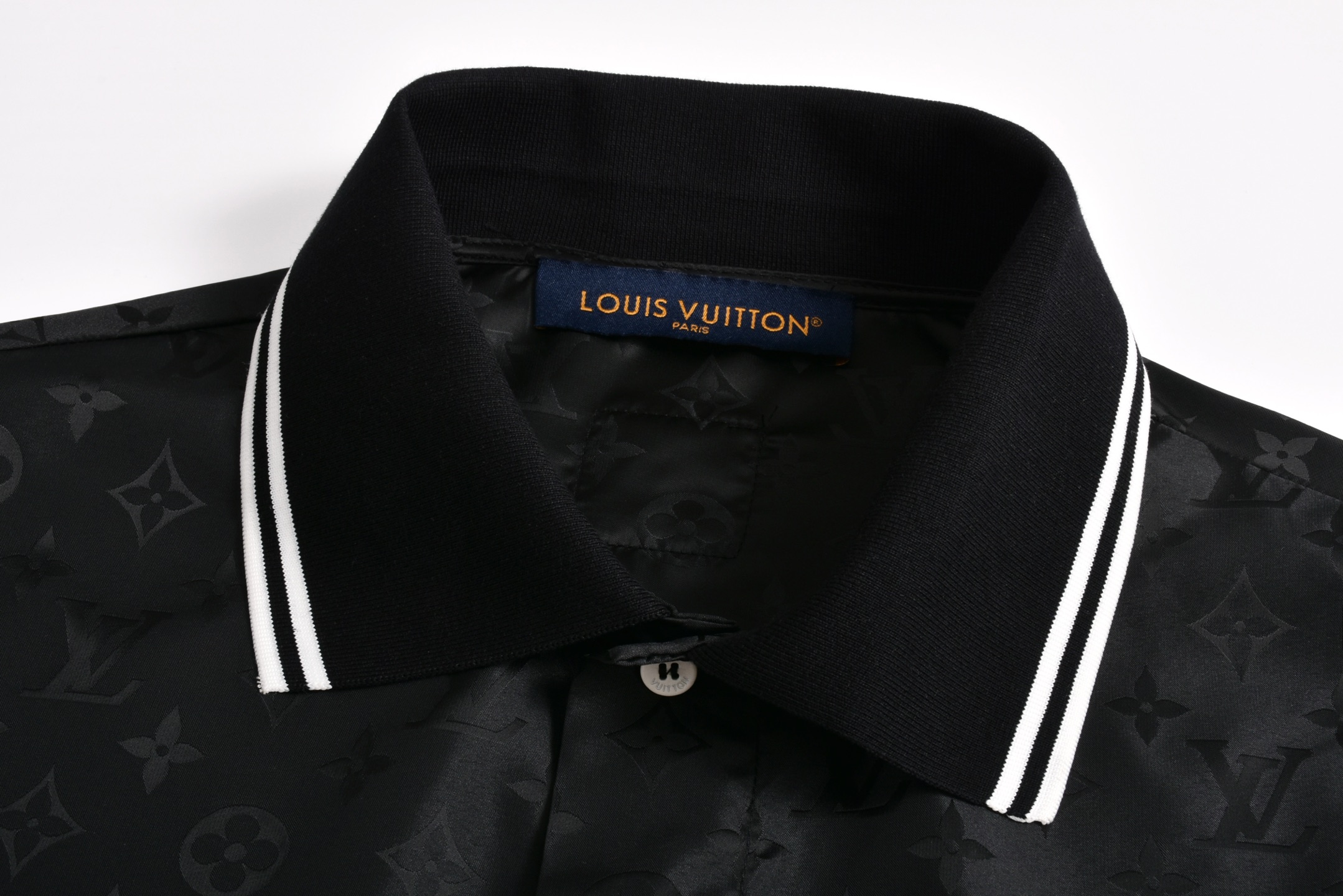LOUIS VUITTON 路易威登 LV 丝绸满印  polo衬衫 夏季 T恤 男女同款  短袖  黑色B0 1AGTOZ
