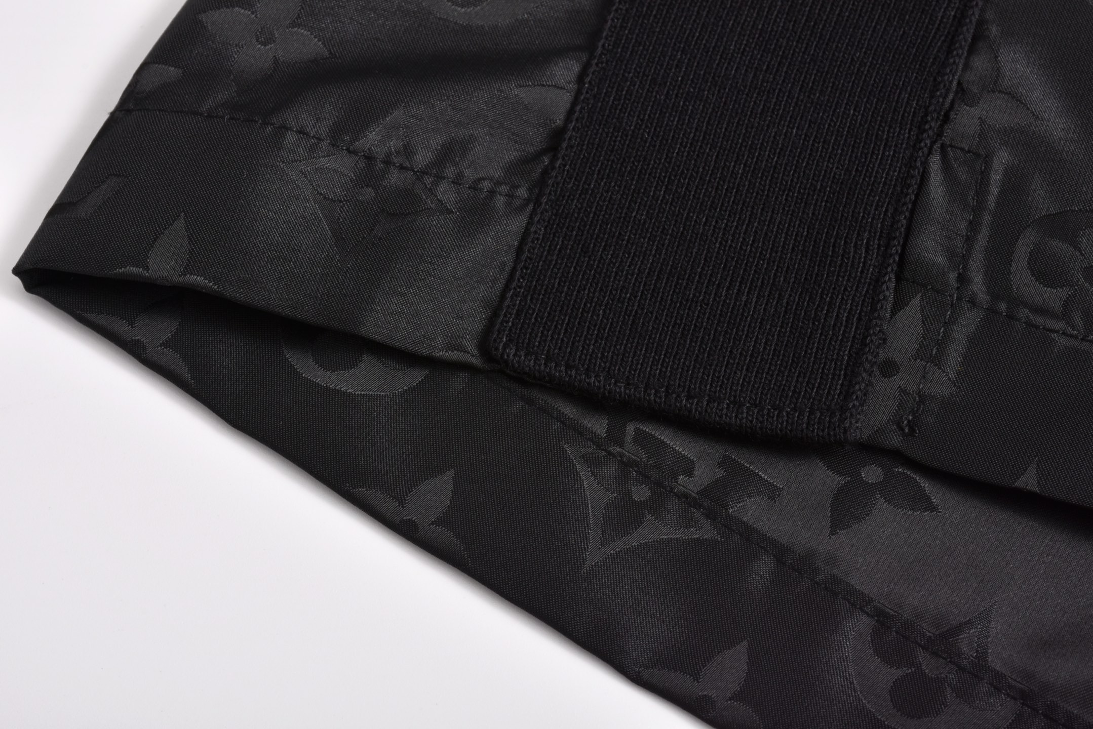 LOUIS VUITTON 路易威登 LV 丝绸满印  polo衬衫 夏季 T恤 男女同款  短袖  黑色B0 1AGTOZ