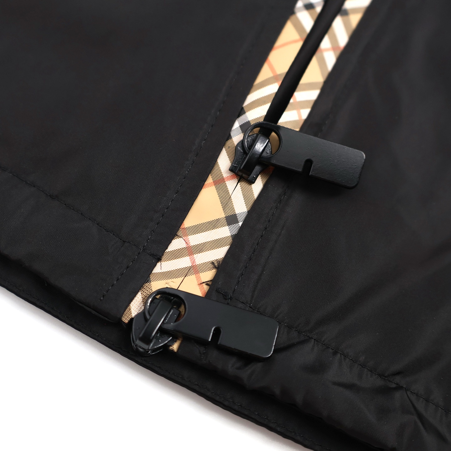 Burberry 巴宝莉 硅胶微标皮牌尼龙  夹克 长袖外套 凤搂 男女同款 B5 黑色 绿色 81109921