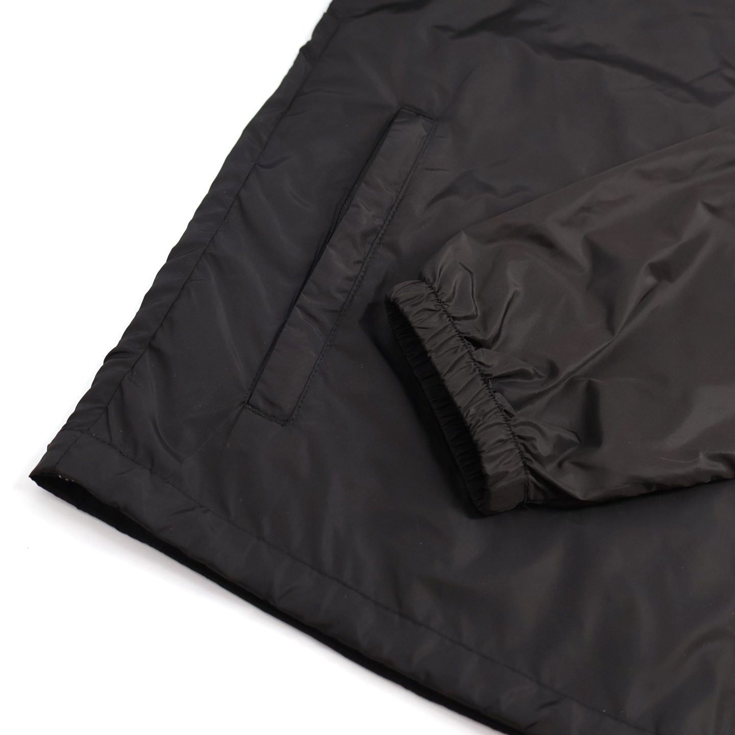 Burberry 巴宝莉 硅胶微标皮牌尼龙  夹克 长袖外套 凤搂 男女同款 B5 黑色 绿色 81109921