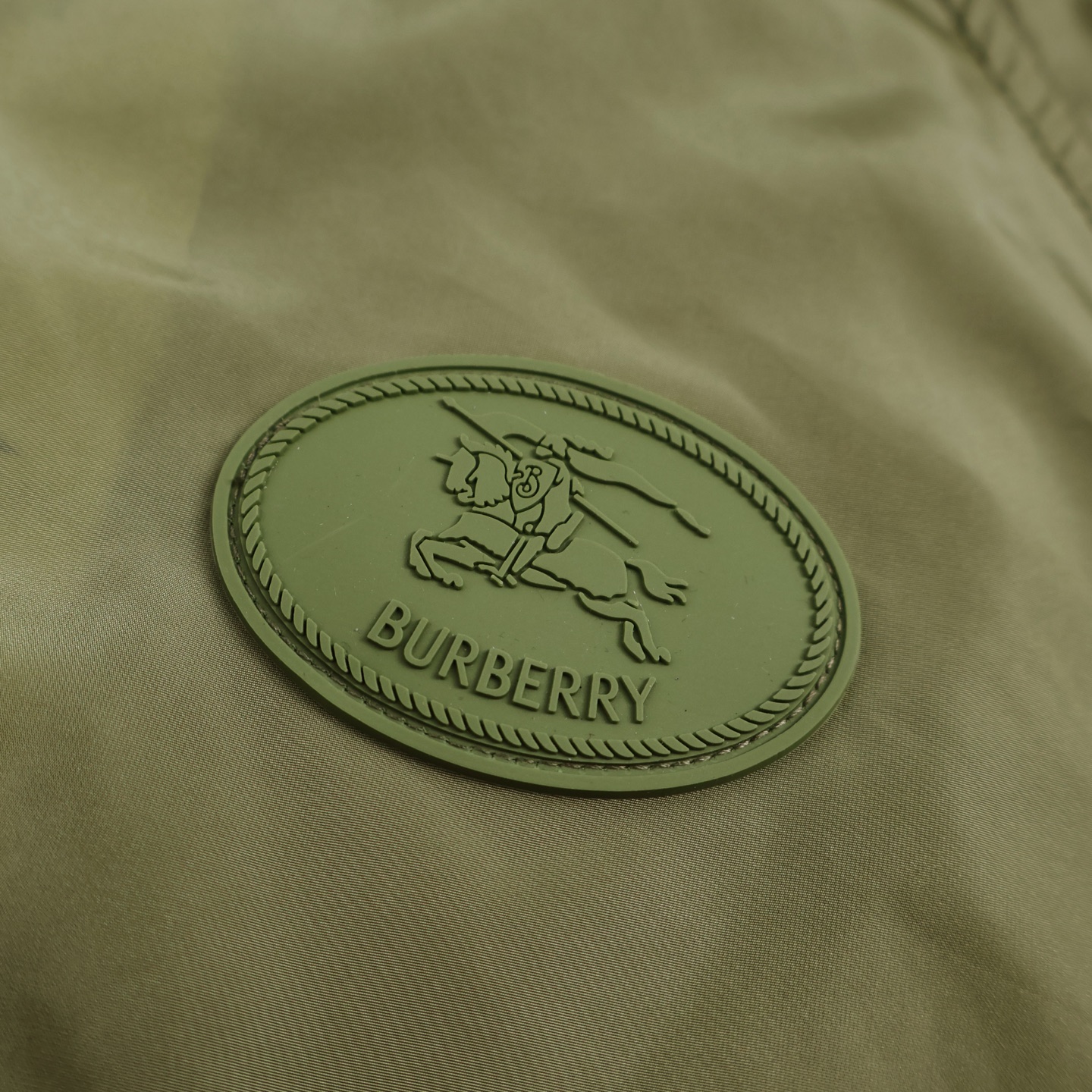 Burberry 巴宝莉 硅胶微标皮牌尼龙  夹克 长袖外套 凤搂 男女同款 B5 黑色 绿色 81109921