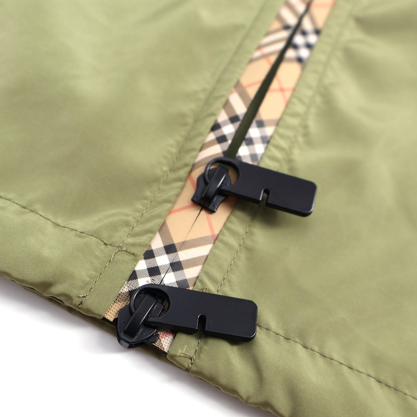 Burberry 巴宝莉 硅胶微标皮牌尼龙  夹克 长袖外套 凤搂 男女同款 B5 黑色 绿色 81109921