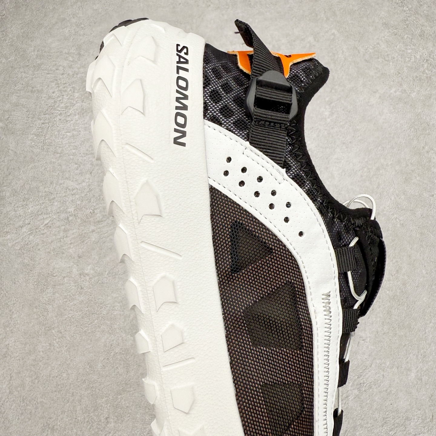 SALOMON SOLAMPHIBIAN 织物 萨洛蒙  低筒 水陆两栖 减震防滑 户外 跑步鞋 运动鞋 登山 男鞋 女鞋  波鞋（版型偏小一码）黑白色 477002