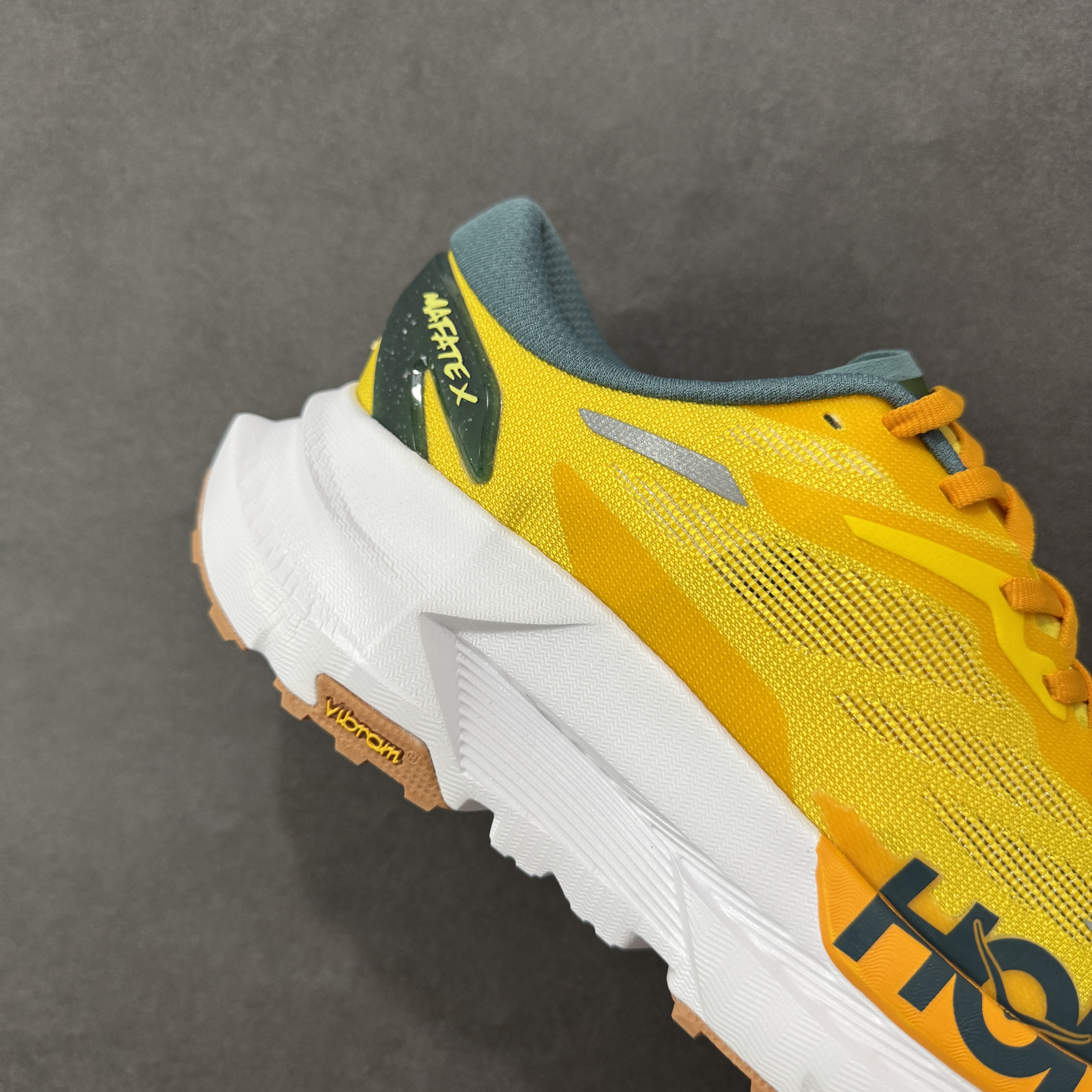 HOKA ONE ONE Mafate X 舒适百搭防滑耐磨 低筒 舒适减震 运动防滑耐磨 透气跑步鞋 轻便波鞋  黄色 1161990-ZTM