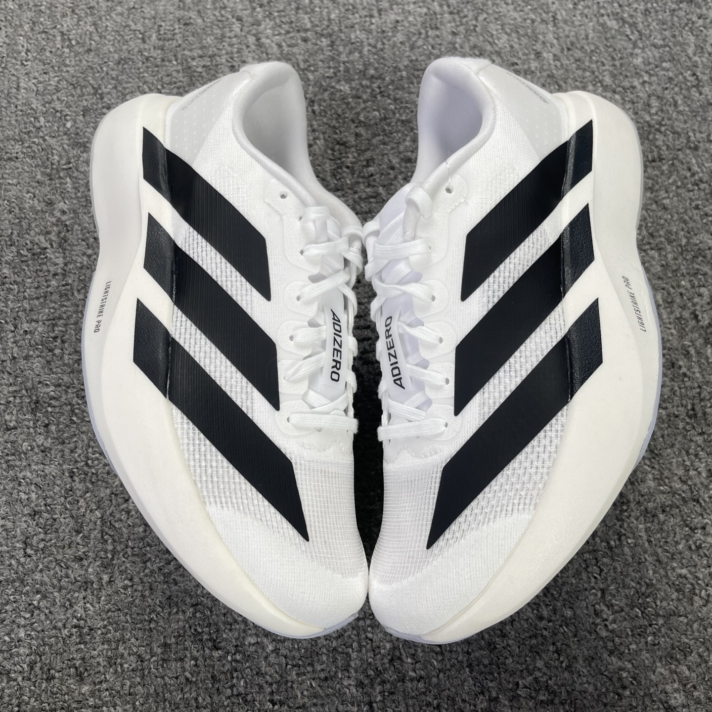 内置碳板 Adidas Adizero Evo SL 低筒 舒适百搭 防滑耐磨 马拉松 训练竞速 跑步鞋 女款 男款 波鞋 白黑 JH6206