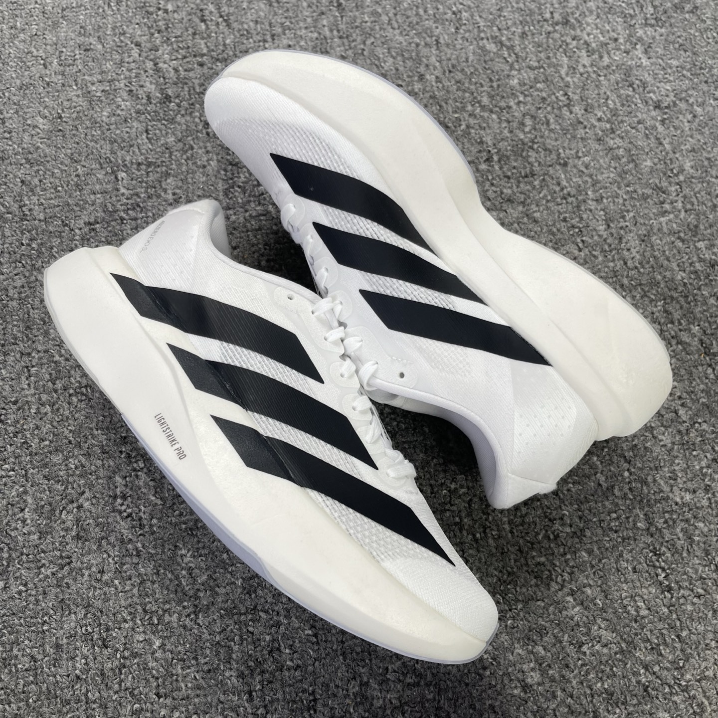 内置碳板 Adidas Adizero Evo SL 低筒 舒适百搭 防滑耐磨 马拉松 训练竞速 跑步鞋 女款 男款 波鞋 白黑 JH6206