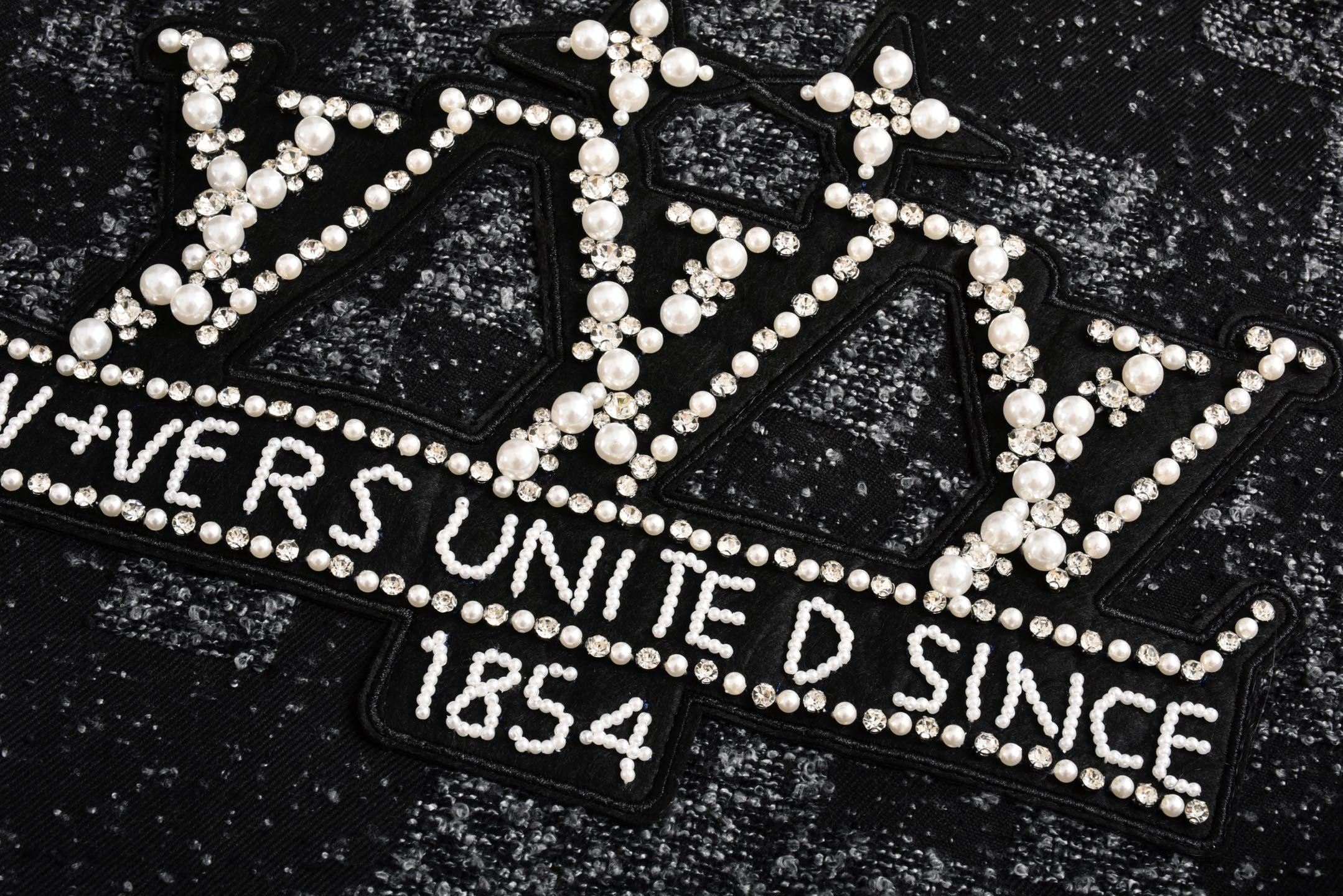 LOUIS VUITTON 路易威登  LV 珍珠棋盘格棒球服  圆领几何图案长袖卫衣  黑色B5 1AHBUW