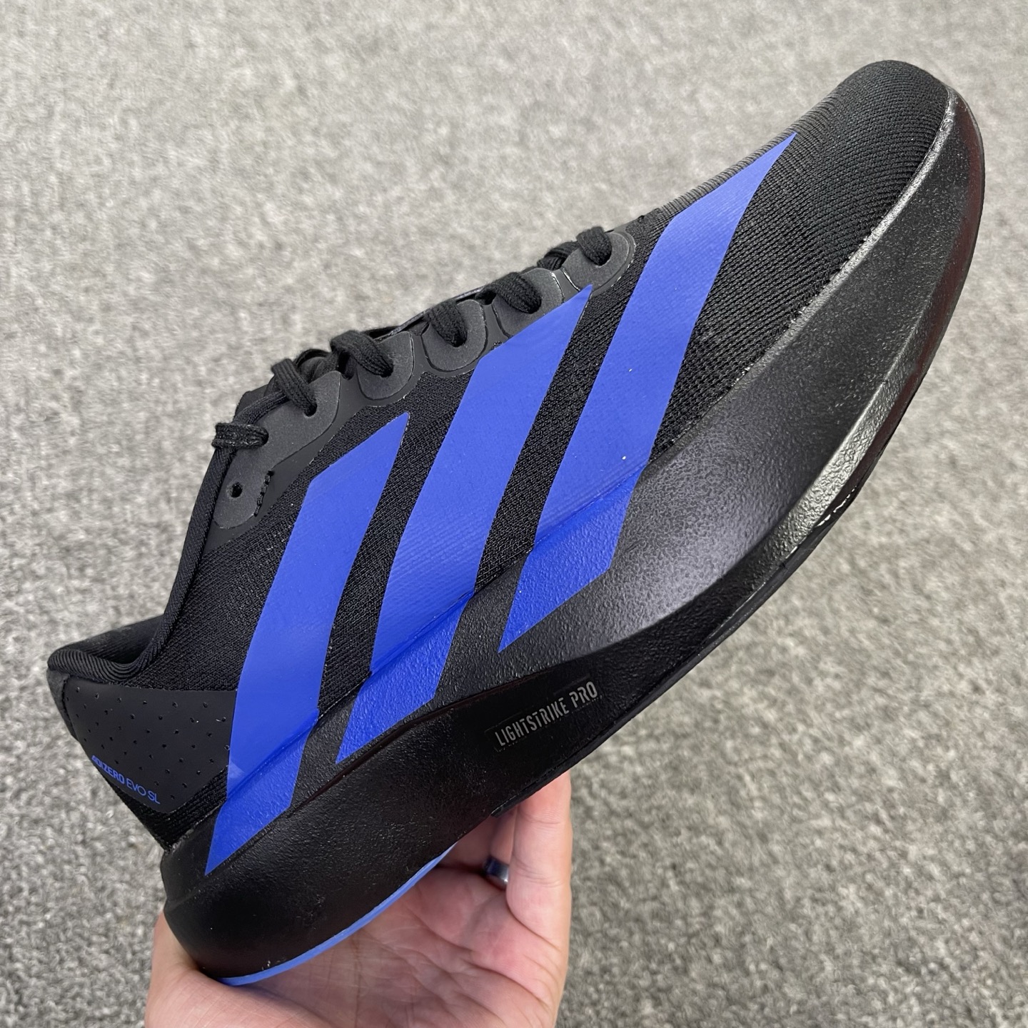 内置碳板 Adidas Adizero Evo SL 低筒 舒适百搭 防滑耐磨 马拉松 训练竞速 跑步鞋 女款 男款 波鞋黑蓝