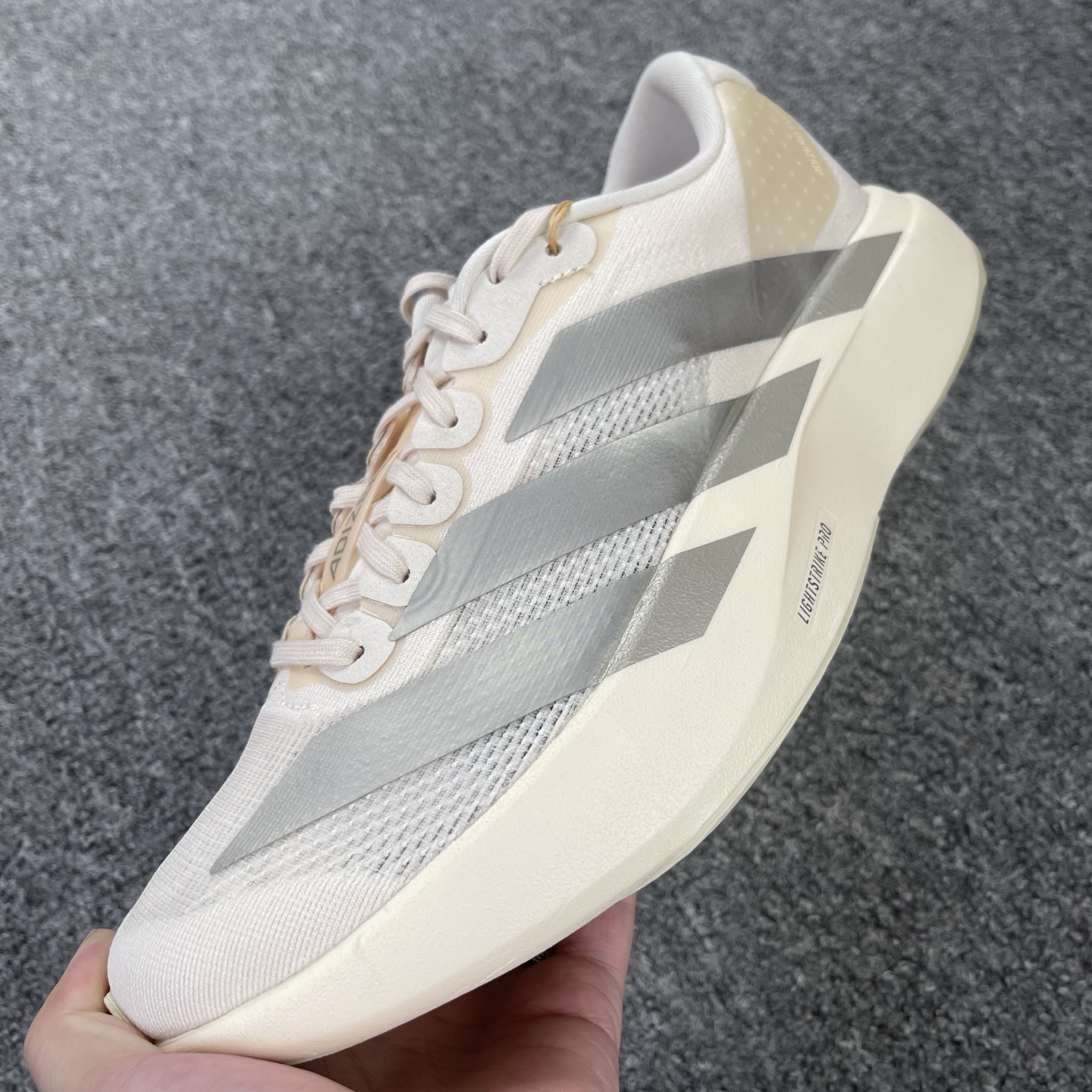内置碳板 Adidas Adizero Evo SL 低筒 舒适百搭 防滑耐磨 马拉松 训练竞速 跑步鞋 女款 男款 波鞋 银灰色 JR3418