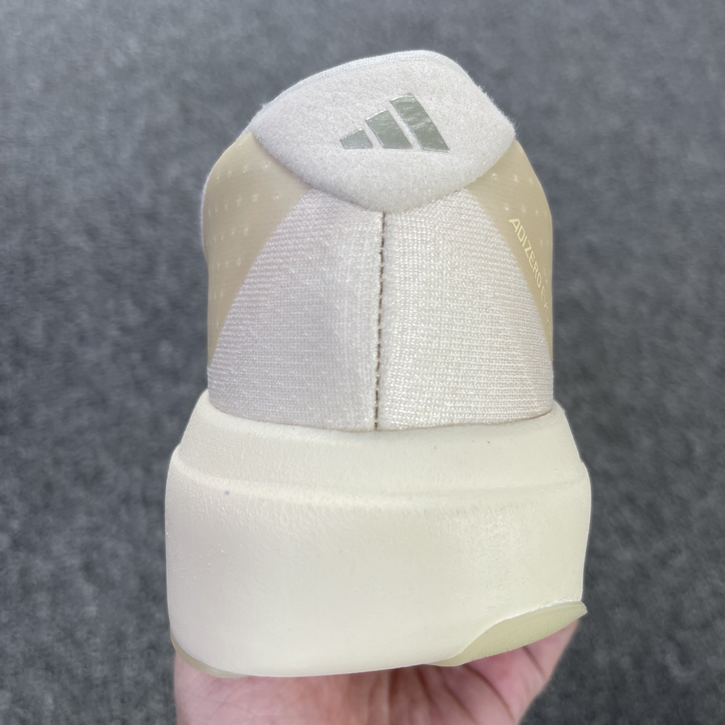 内置碳板 Adidas Adizero Evo SL 低筒 舒适百搭 防滑耐磨 马拉松 训练竞速 跑步鞋 女款 男款 波鞋 银灰色 JR3418