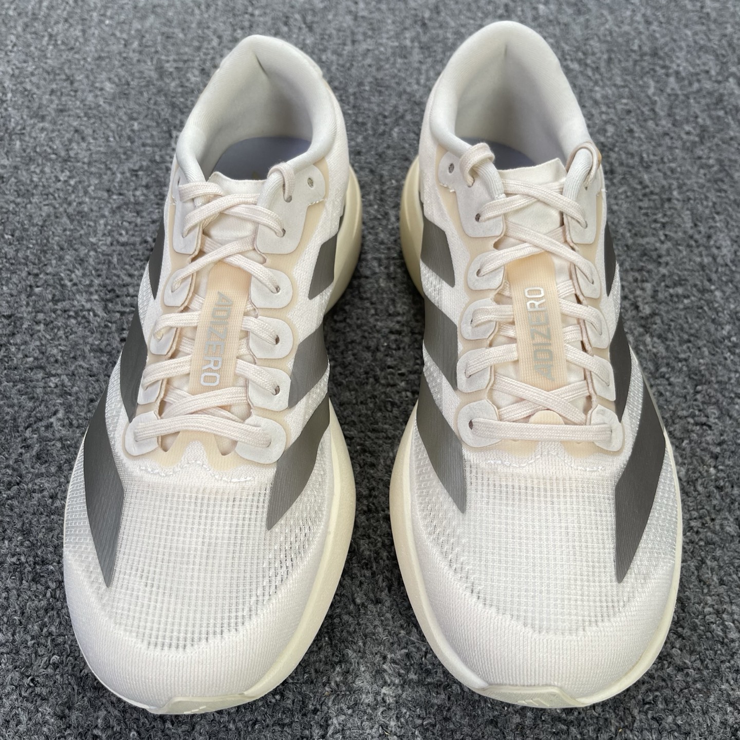 内置碳板 Adidas Adizero Evo SL 低筒 舒适百搭 防滑耐磨 马拉松 训练竞速 跑步鞋 女款 男款 波鞋 银灰色 JR3418