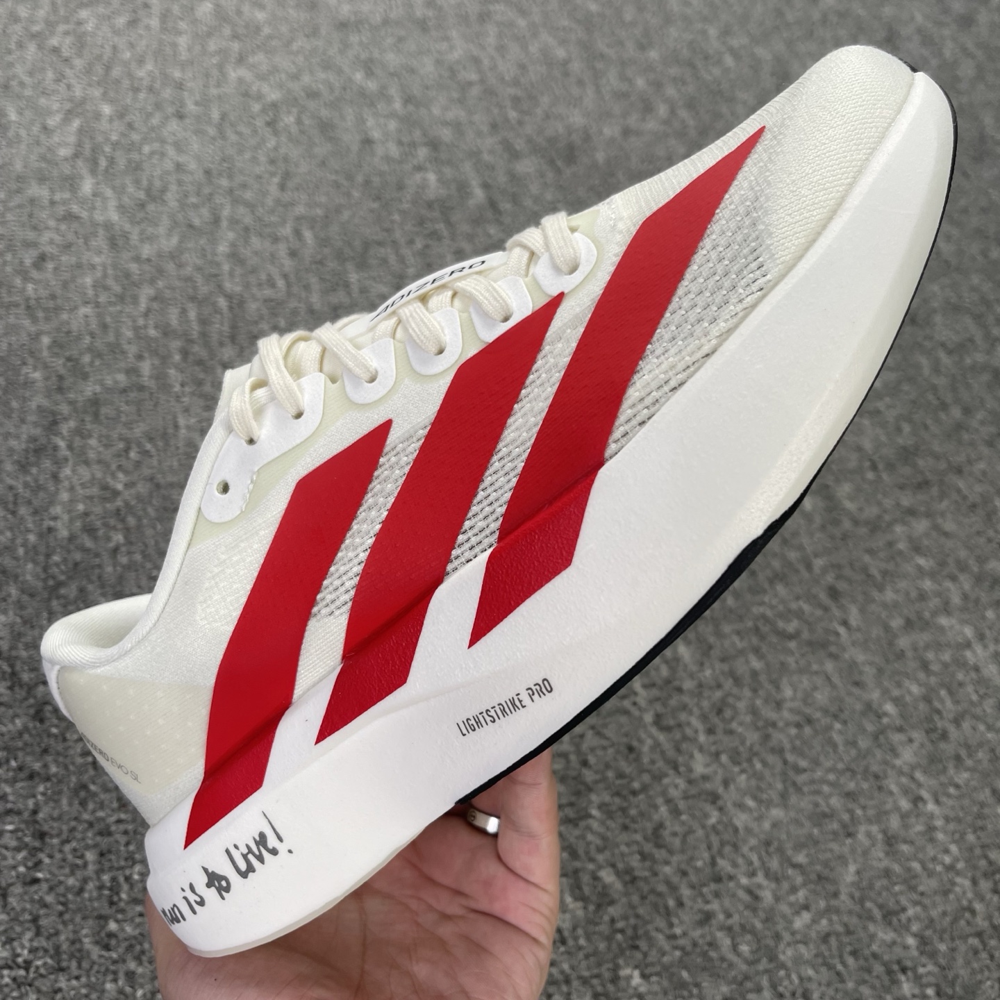 内置碳板 Adidas Adizero Evo SL 低筒 舒适百搭 防滑耐磨 马拉松 训练竞速 跑步鞋 女款 男款 波鞋 白红 JS1182