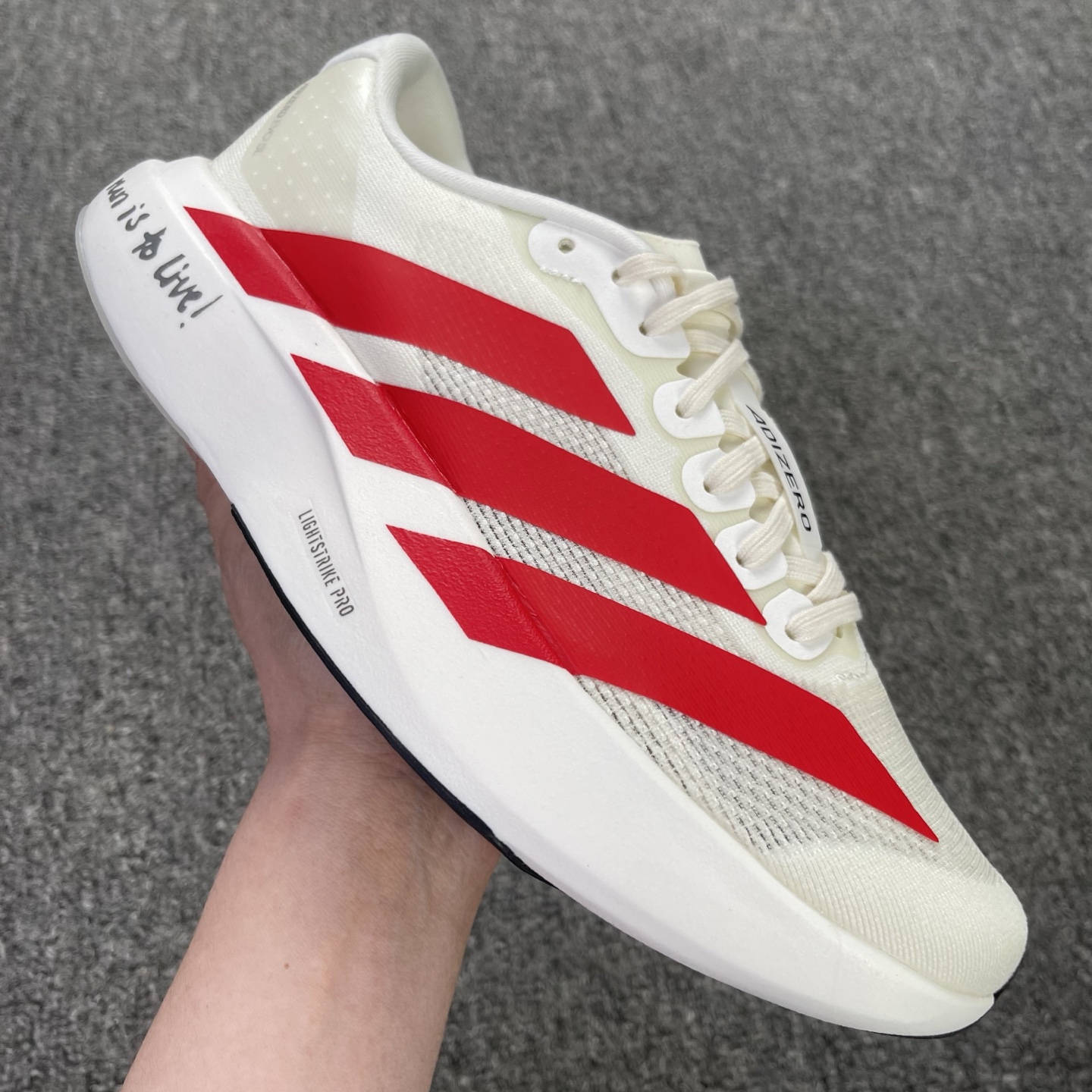 内置碳板 Adidas Adizero Evo SL 低筒 舒适百搭 防滑耐磨 马拉松 训练竞速 跑步鞋 女款 男款 波鞋 白红 JS1182