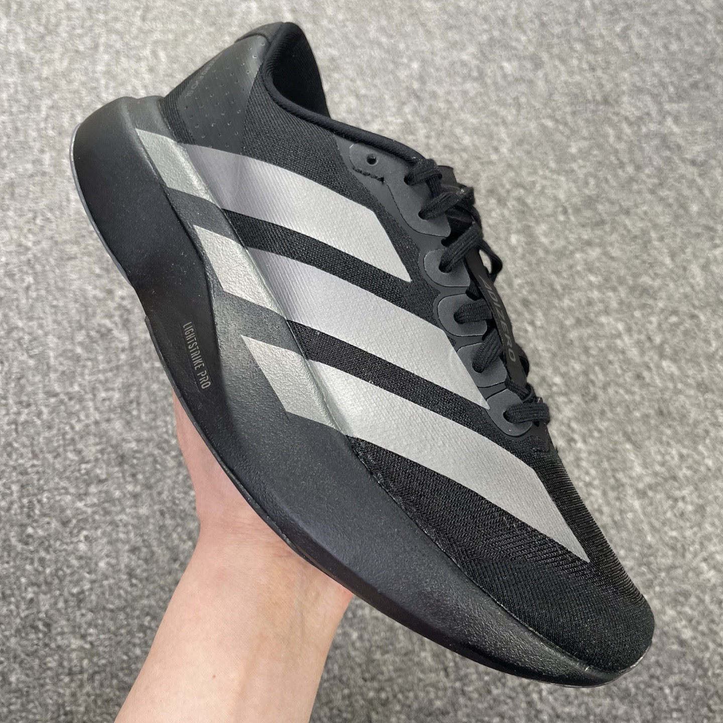 内置碳板 Adidas Adizero Evo SL 低筒 舒适百搭 防滑耐磨 马拉松 训练竞速 跑步鞋 女款 男款 波鞋 黑色 JR4888