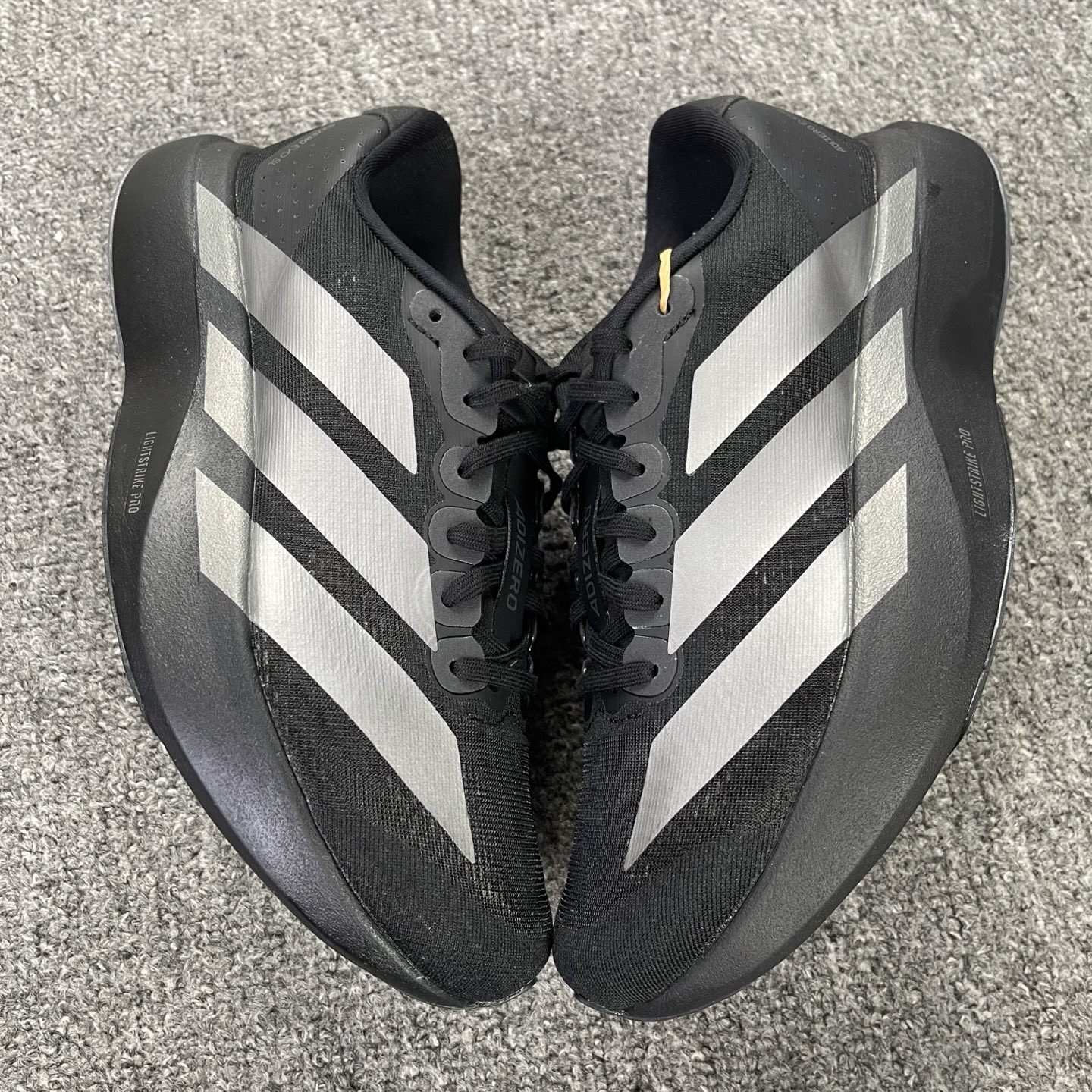 内置碳板 Adidas Adizero Evo SL 低筒 舒适百搭 防滑耐磨 马拉松 训练竞速 跑步鞋 女款 男款 波鞋 黑色 JR4888