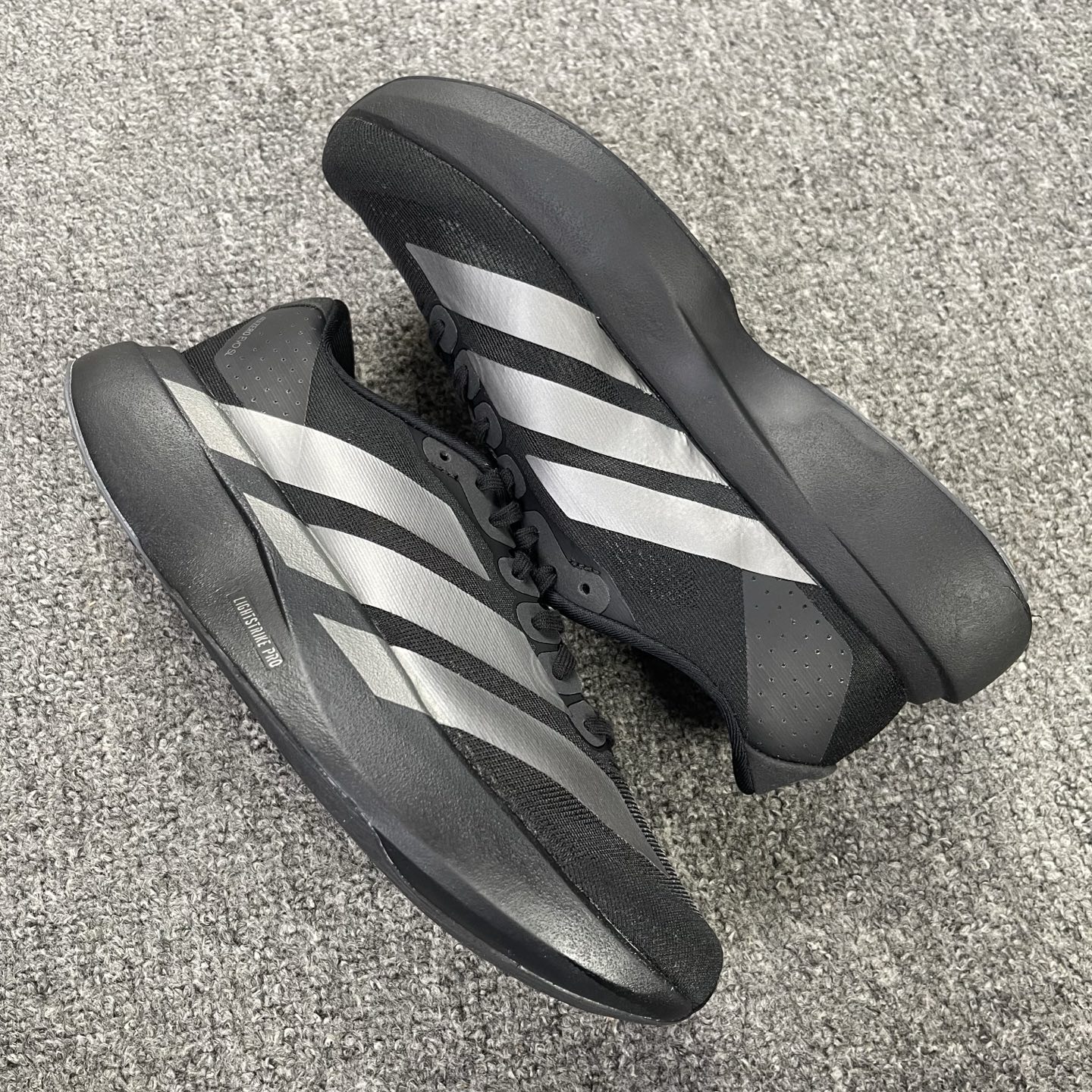 内置碳板 Adidas Adizero Evo SL 低筒 舒适百搭 防滑耐磨 马拉松 训练竞速 跑步鞋 女款 男款 波鞋 黑色 JR4888
