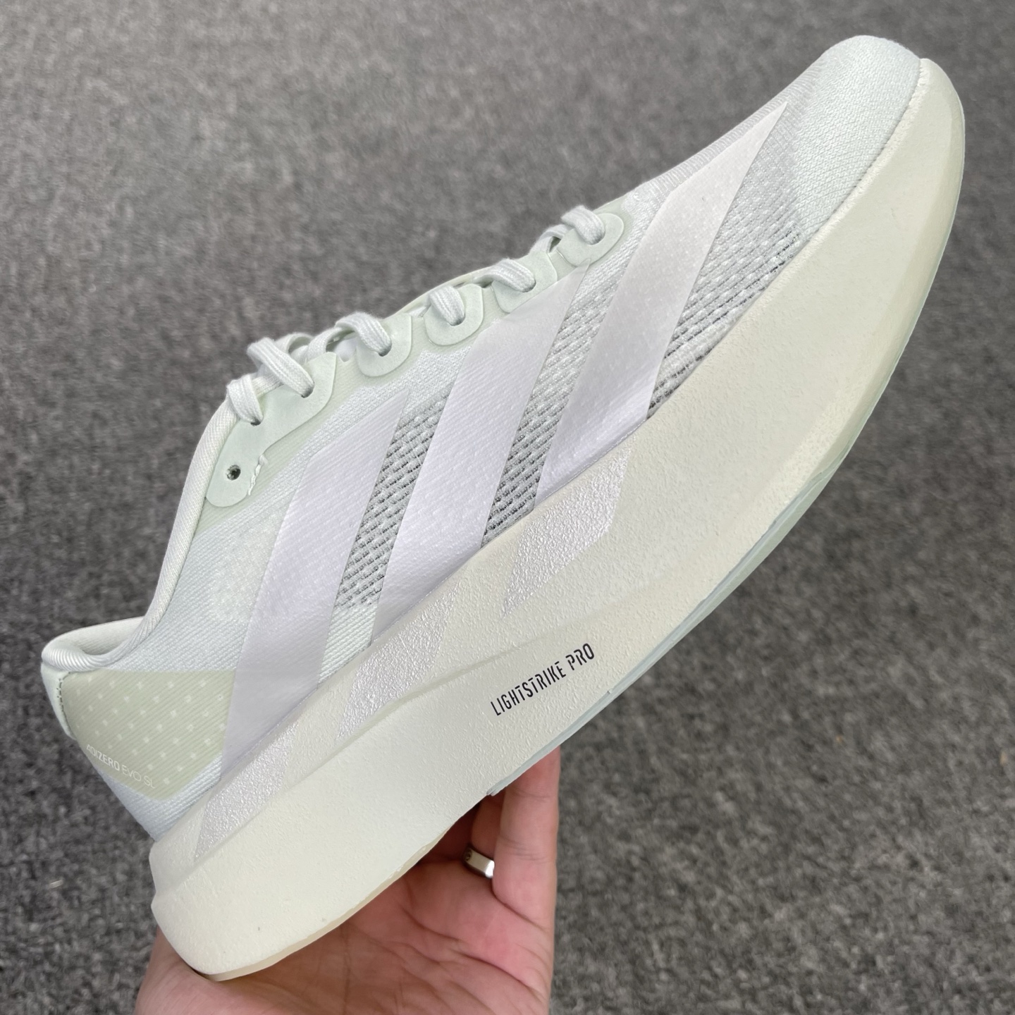 内置碳板 Adidas Adizero Evo SL 低筒 舒适百搭 防滑耐磨 马拉松 训练竞速 跑步鞋 女款 男款 波鞋 白色