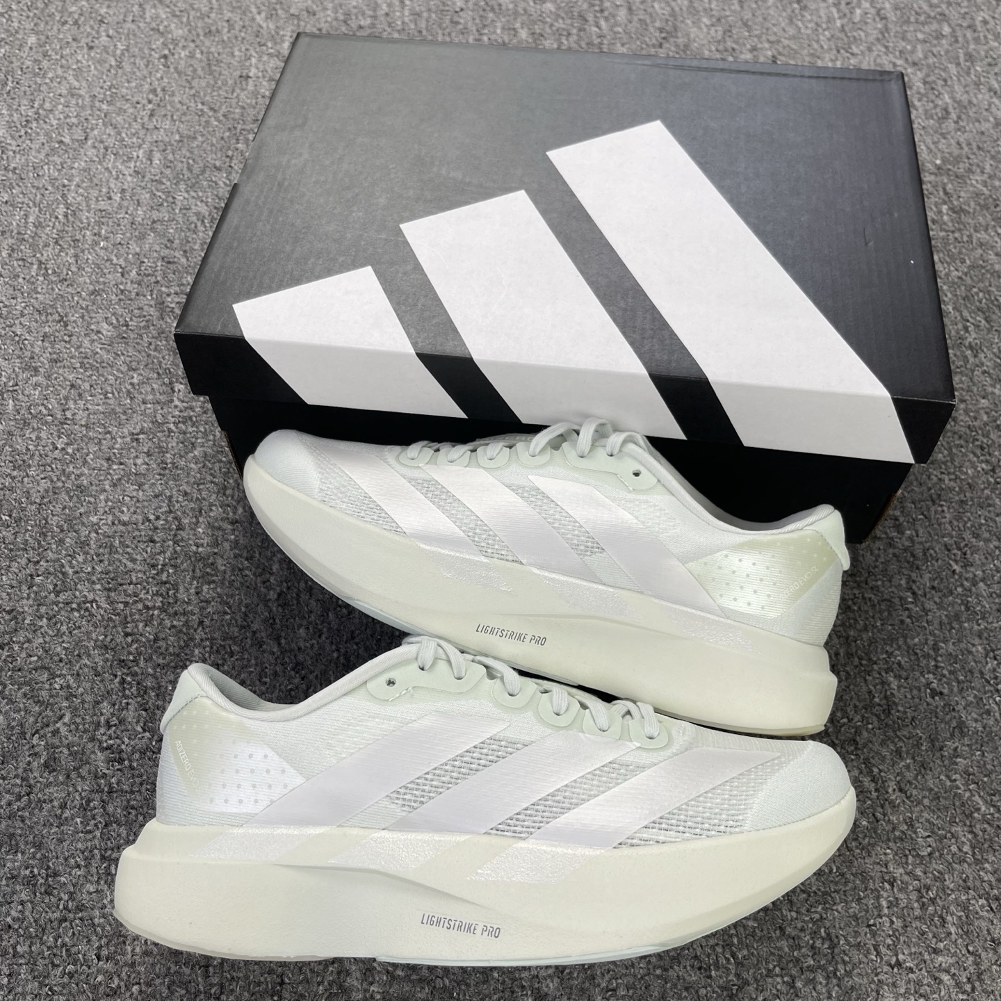 内置碳板 Adidas Adizero Evo SL 低筒 舒适百搭 防滑耐磨 马拉松 训练竞速 跑步鞋 女款 男款 波鞋 白色