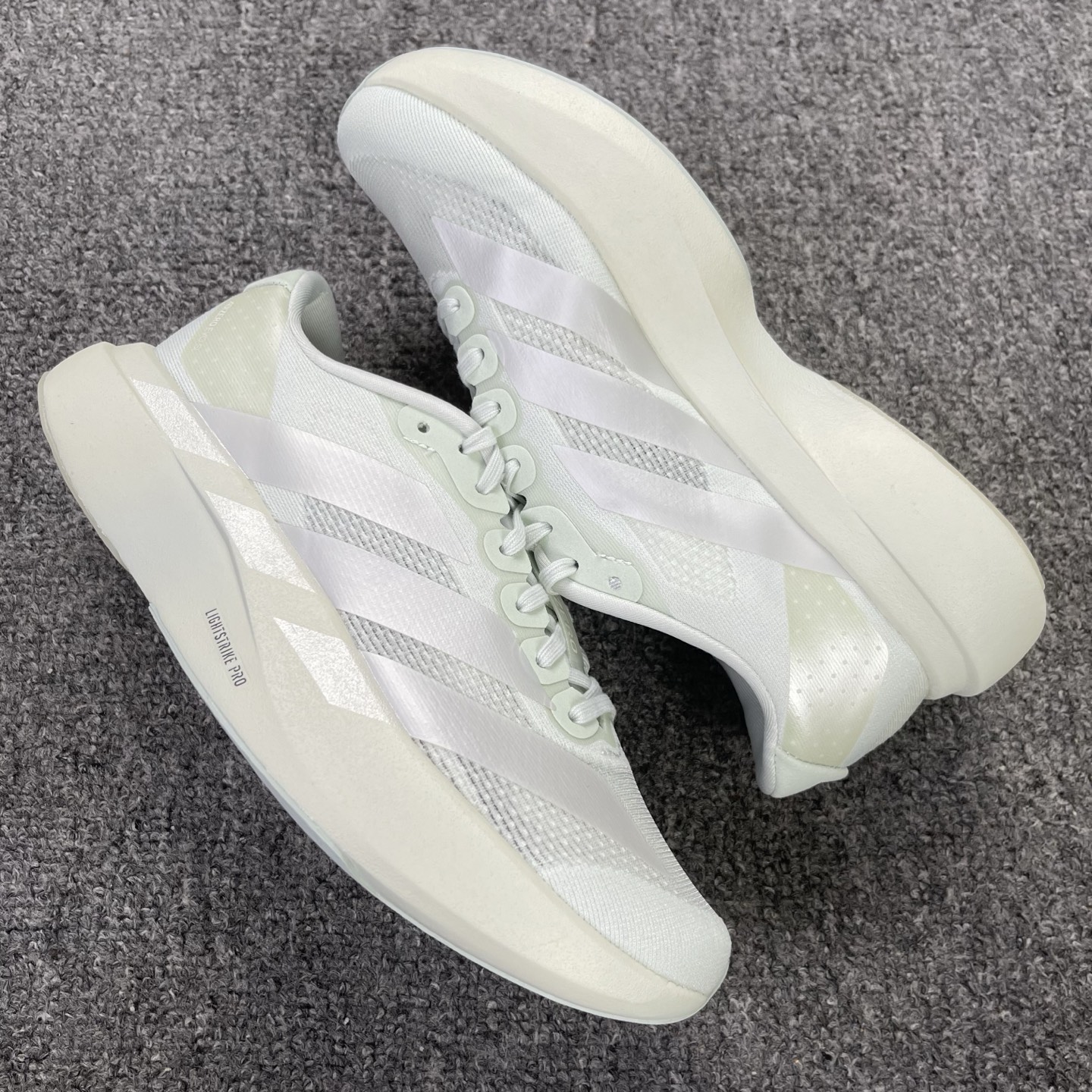 内置碳板 Adidas Adizero Evo SL 低筒 舒适百搭 防滑耐磨 马拉松 训练竞速 跑步鞋 女款 男款 波鞋 白色
