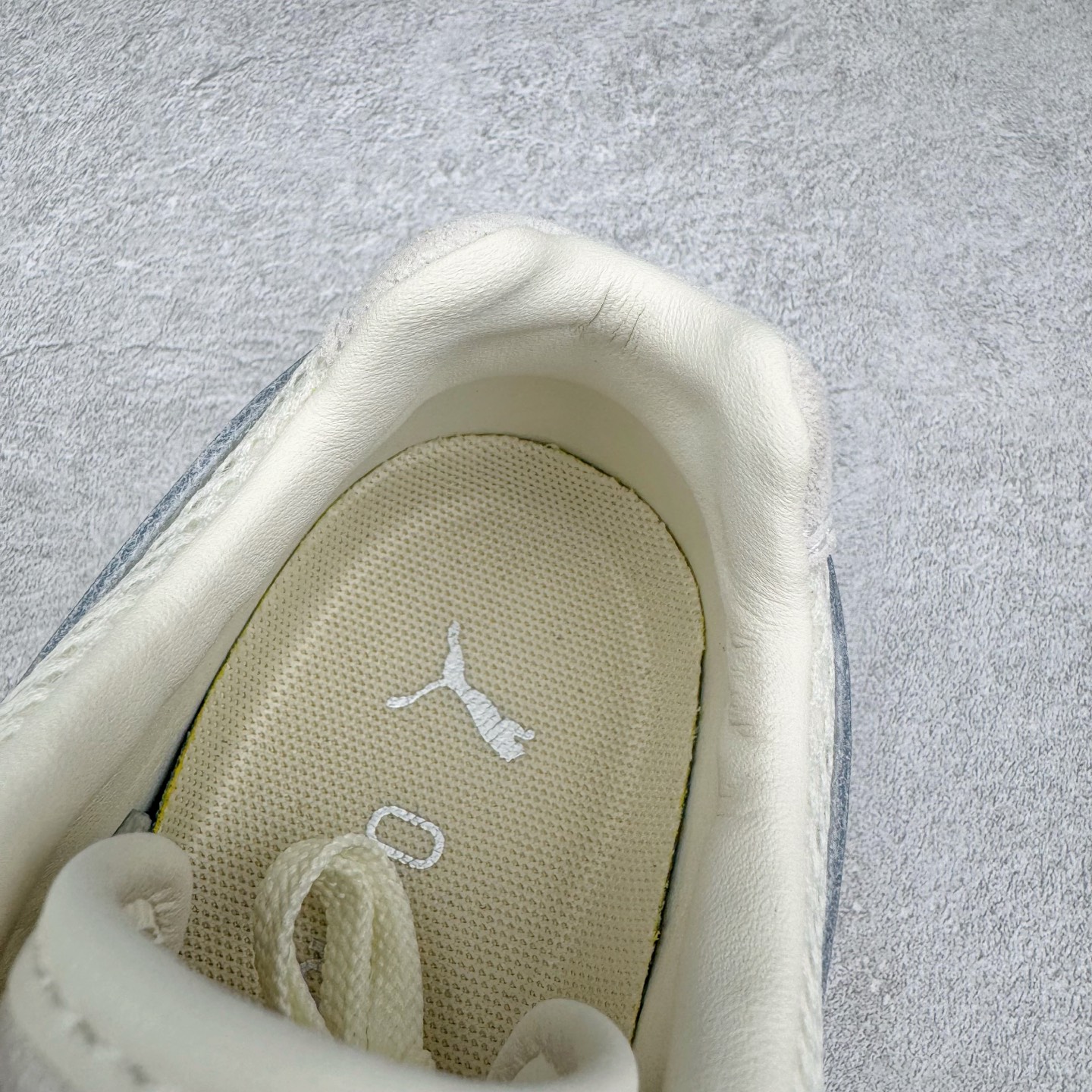 PUMA  Speedcat  圆头系带 二层绒面皮防滑耐磨 低筒 舒适时尚 赛车 跑步鞋 休闲鞋 波鞋 云端白 403902-01