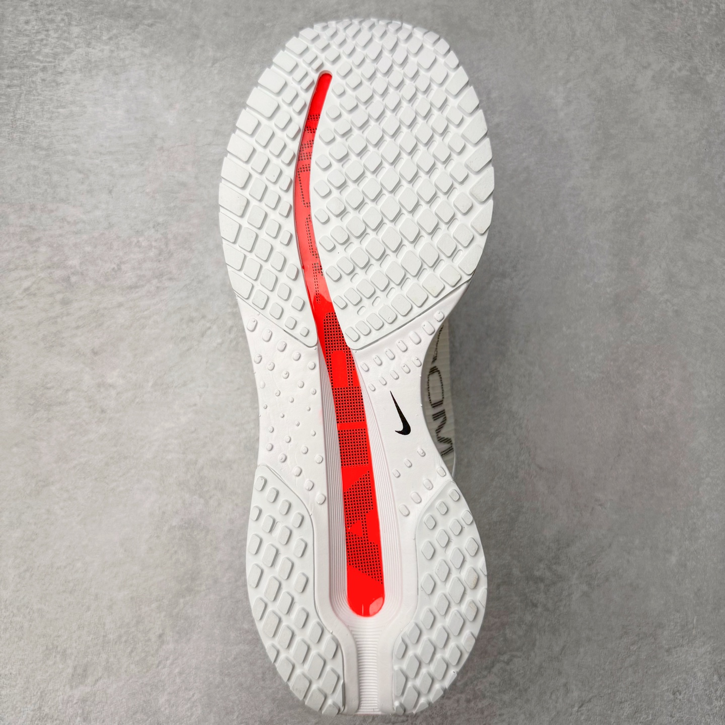 Nike Pegasus Premium 低筒 简约舒适 织物网布耐磨减震防滑 休闲城市通勤体测体考竞速训练跑步鞋 男女同款 白红色 HQ2592-101