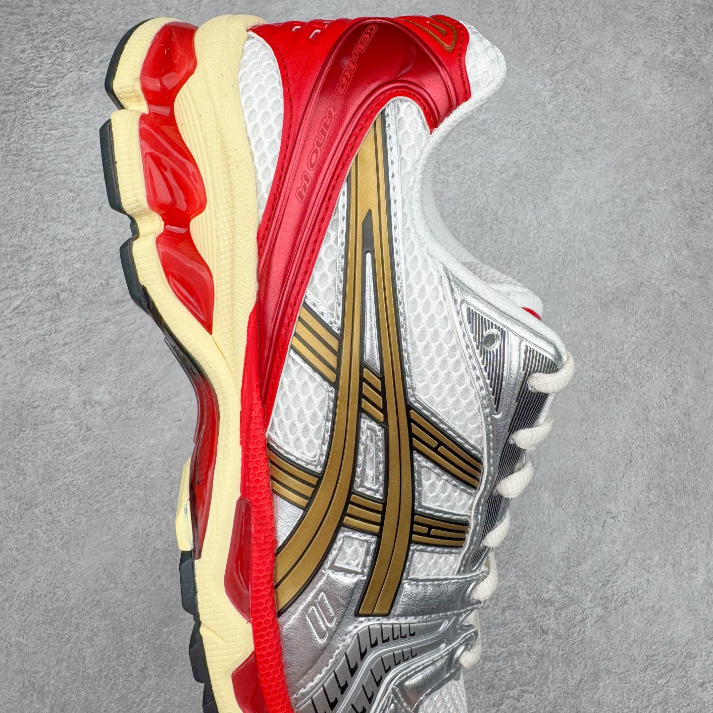 新版 Sneaker Politics ASICS GEL-KAYANO K14 亚瑟士  低筒 减震 户外 运动鞋 跑步鞋  休闲鞋 板鞋 男女同款  银红 1203A692-100