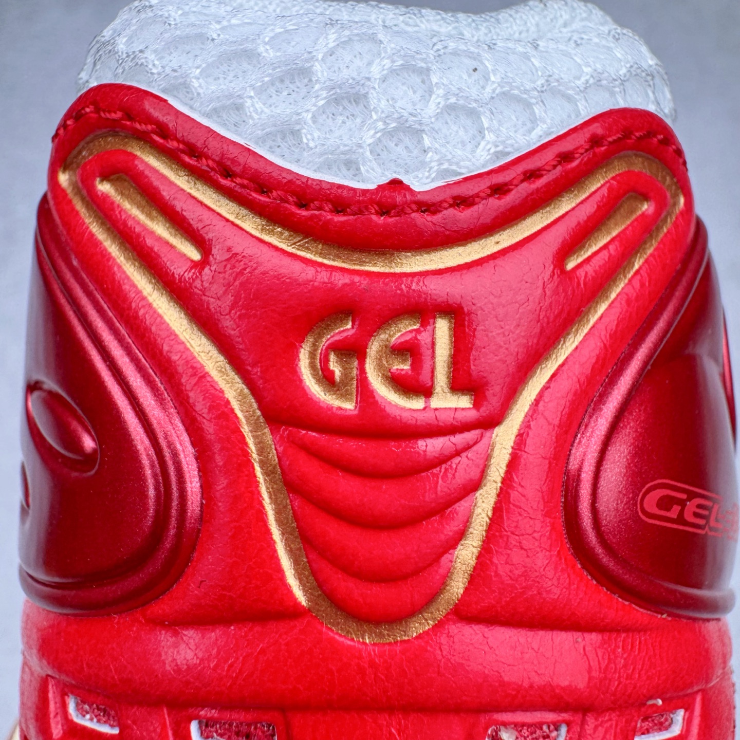 新版 Sneaker Politics ASICS GEL-KAYANO K14 亚瑟士  低筒 减震 户外 运动鞋 跑步鞋  休闲鞋 板鞋 男女同款  银红 1203A692-100