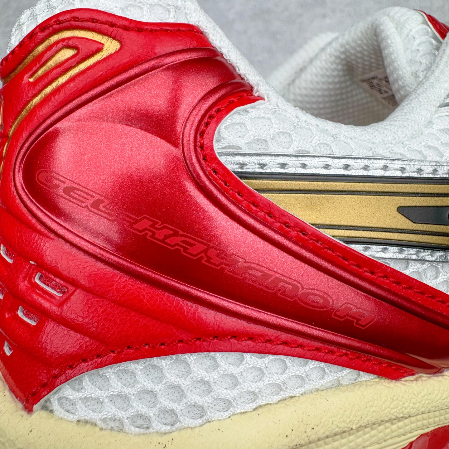 新版 Sneaker Politics ASICS GEL-KAYANO K14 亚瑟士  低筒 减震 户外 运动鞋 跑步鞋  休闲鞋 板鞋 男女同款  银红 1203A692-100