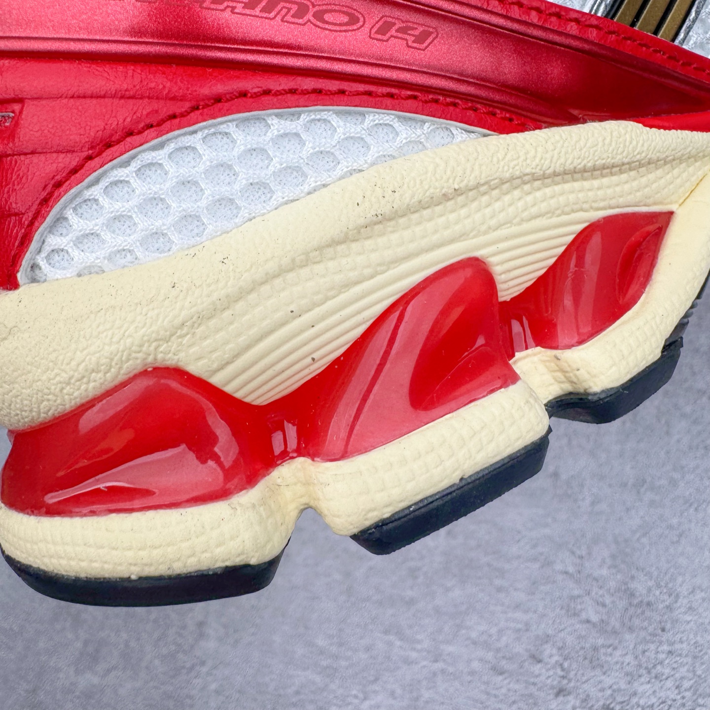 新版 Sneaker Politics ASICS GEL-KAYANO K14 亚瑟士  低筒 减震 户外 运动鞋 跑步鞋  休闲鞋 板鞋 男女同款  银红 1203A692-100