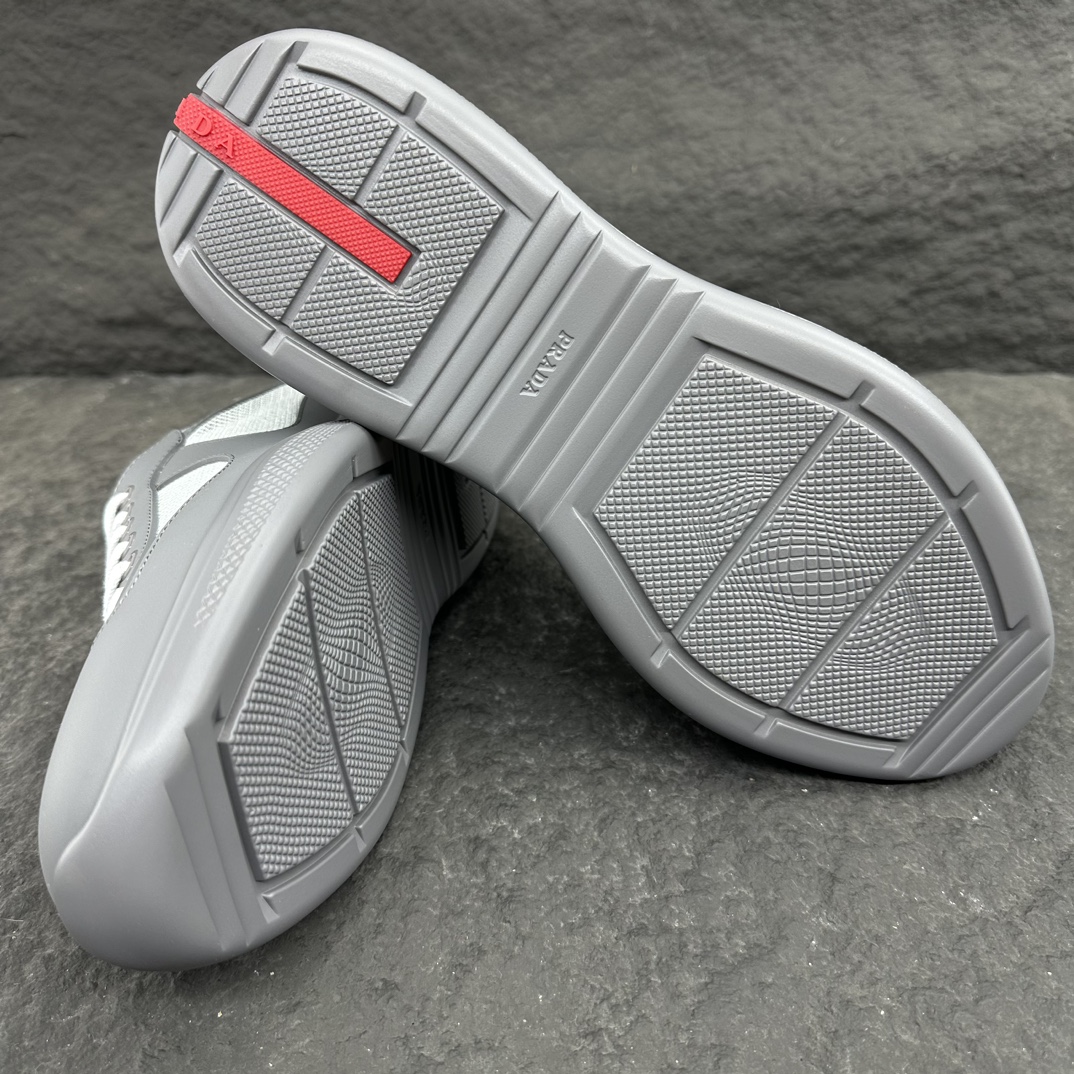 普拉达  Prada America's Cup 系列 雾面皮革和织物面料运动鞋 男女同款 灰色 