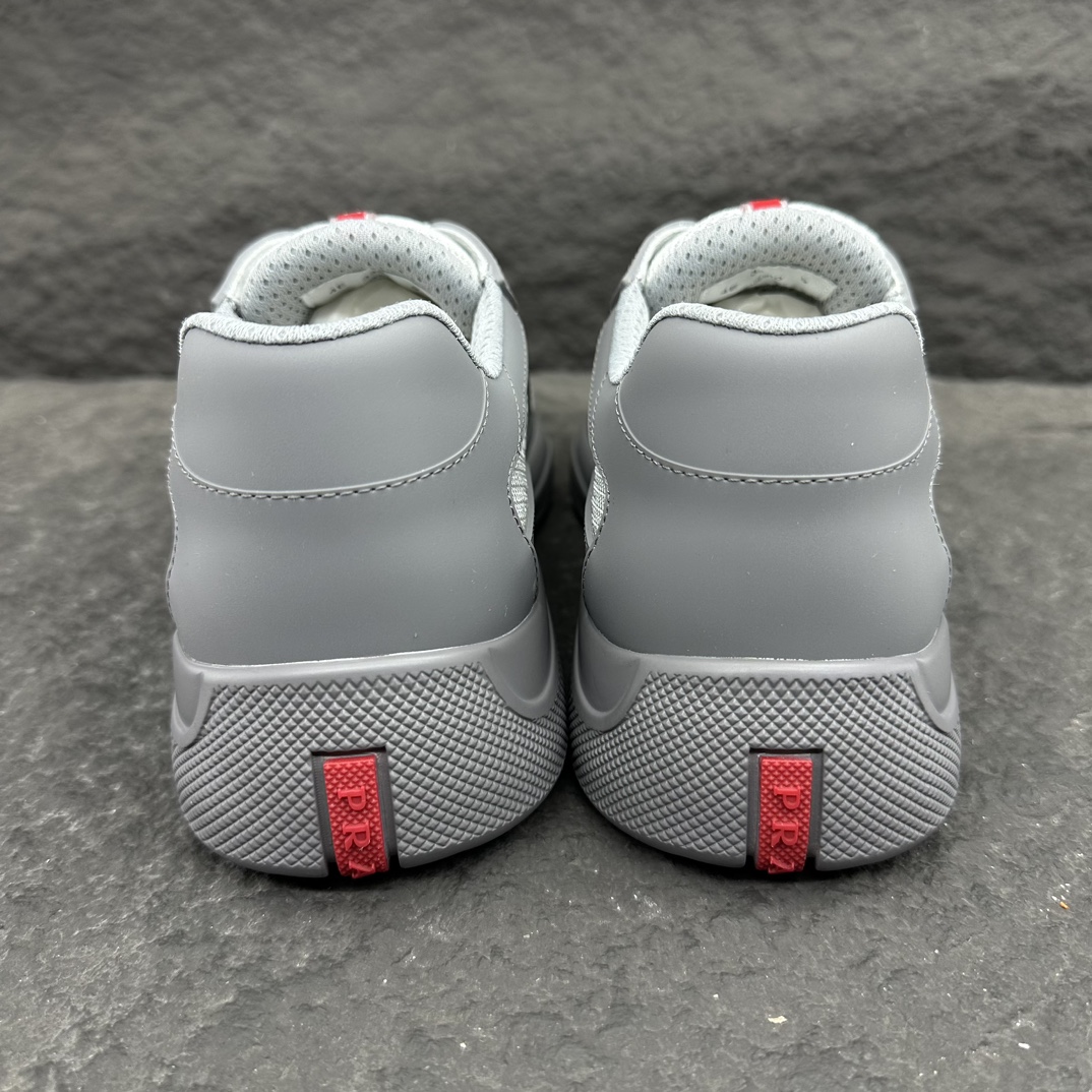 普拉达  Prada America's Cup 系列 雾面皮革和织物面料运动鞋 男女同款 灰色 