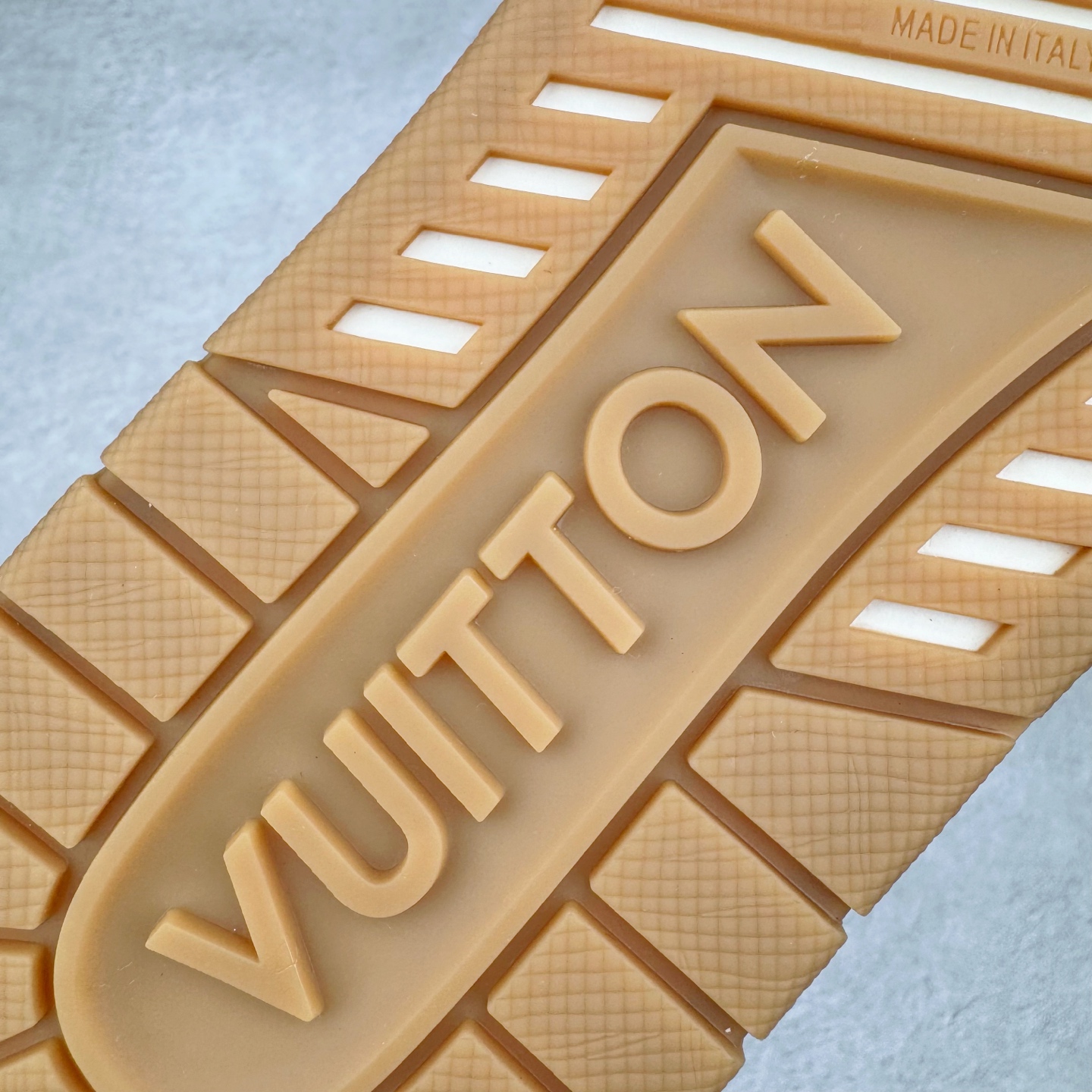 Louis Vuitton  LV Trainer 路易威登 低筒 休闲鞋 板鞋 运动鞋 男鞋 女鞋 白色生胶 1AHTS7