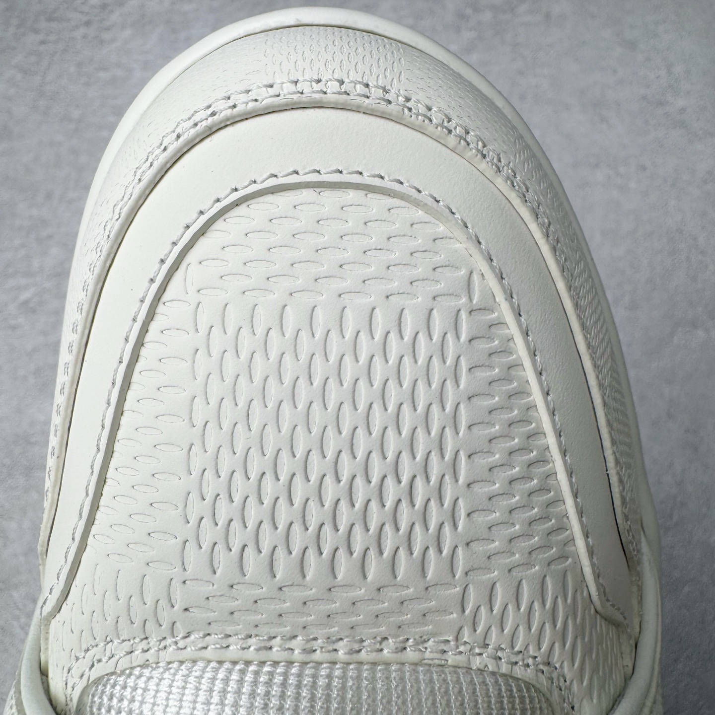 Louis Vuitton  LV Trainer 路易威登 低筒 休闲鞋 板鞋 运动鞋 男鞋 女鞋 白色生胶 1AHTS7