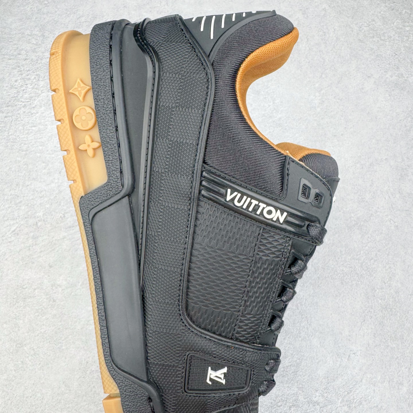 Louis Vuitton  LV Trainer 路易威登 低筒 休闲鞋 板鞋 运动鞋 男鞋 女鞋 黑色生胶 1AHTSQ