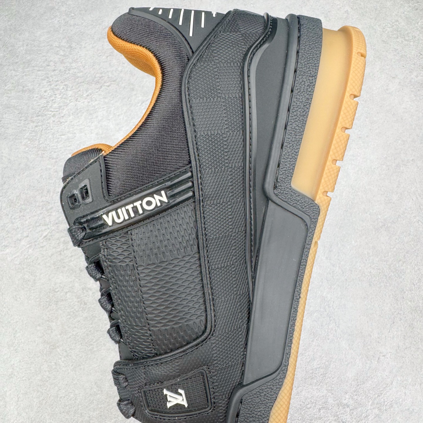 Louis Vuitton  LV Trainer 路易威登 低筒 休闲鞋 板鞋 运动鞋 男鞋 女鞋 黑色生胶 1AHTSQ