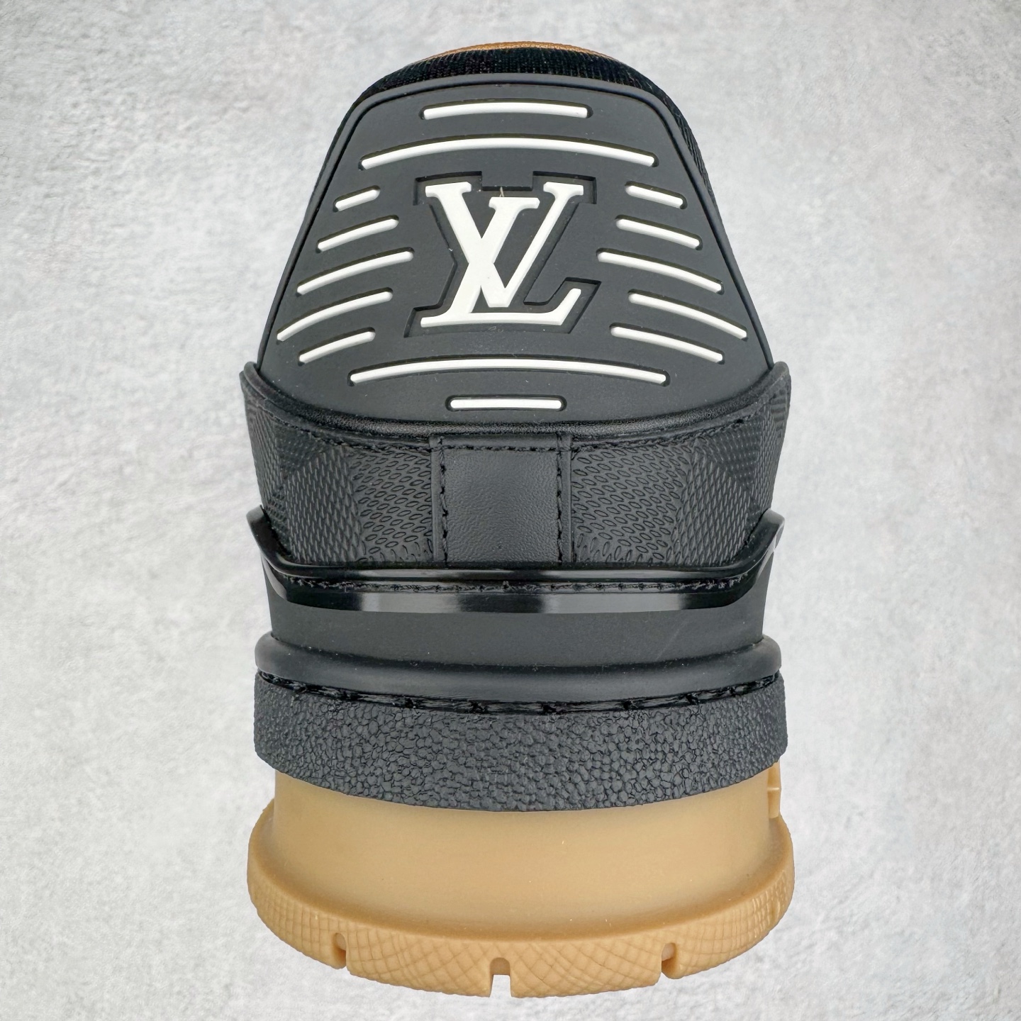 Louis Vuitton  LV Trainer 路易威登 低筒 休闲鞋 板鞋 运动鞋 男鞋 女鞋 黑色生胶 1AHTSQ