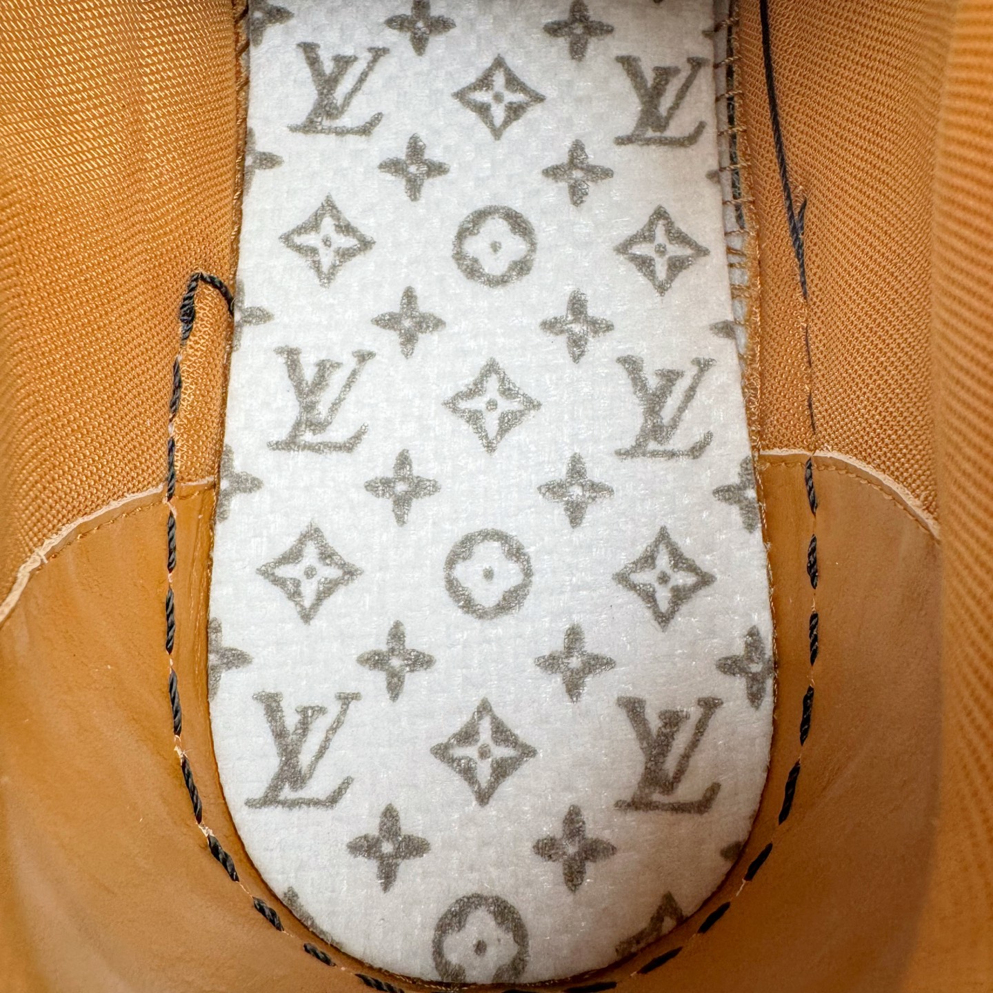 Louis Vuitton  LV Trainer 路易威登 低筒 休闲鞋 板鞋 运动鞋 男鞋 女鞋 黑色生胶 1AHTSQ