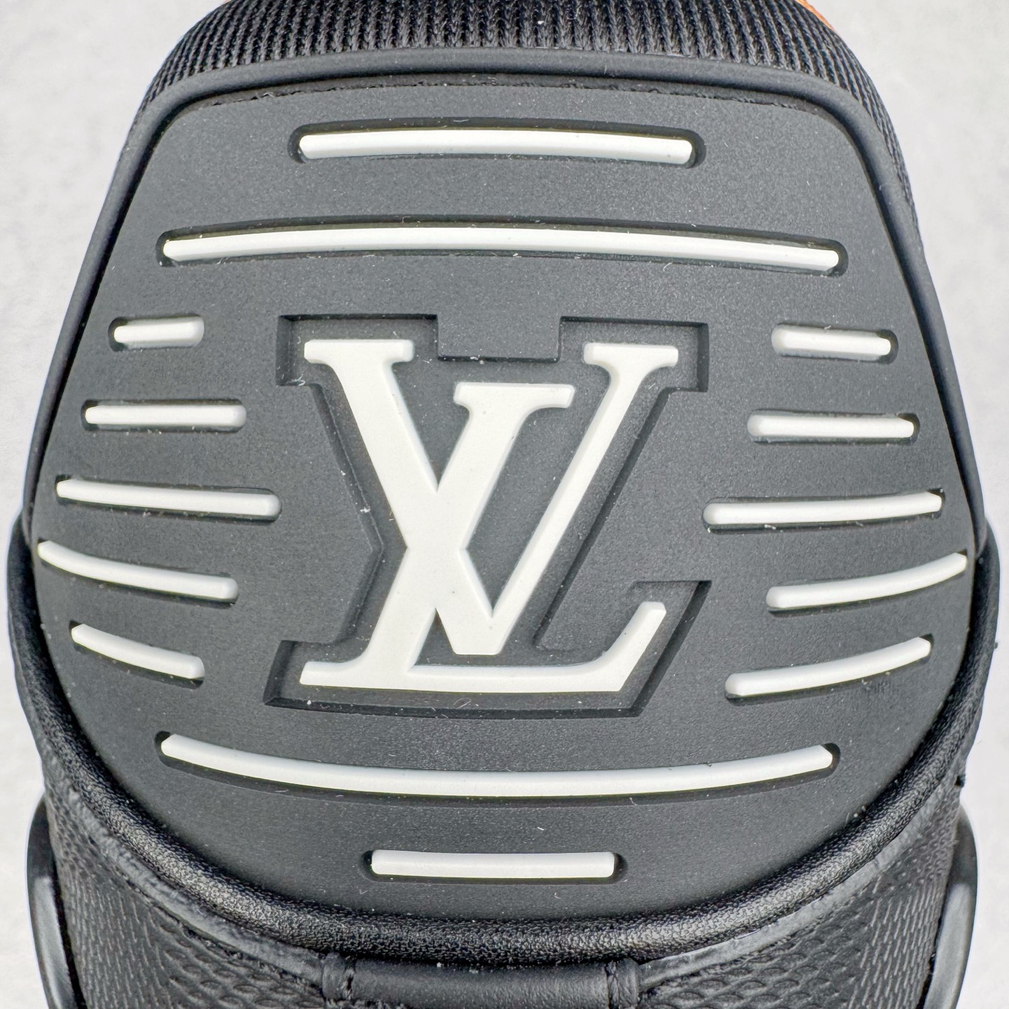 Louis Vuitton  LV Trainer 路易威登 低筒 休闲鞋 板鞋 运动鞋 男鞋 女鞋 黑色生胶 1AHTSQ