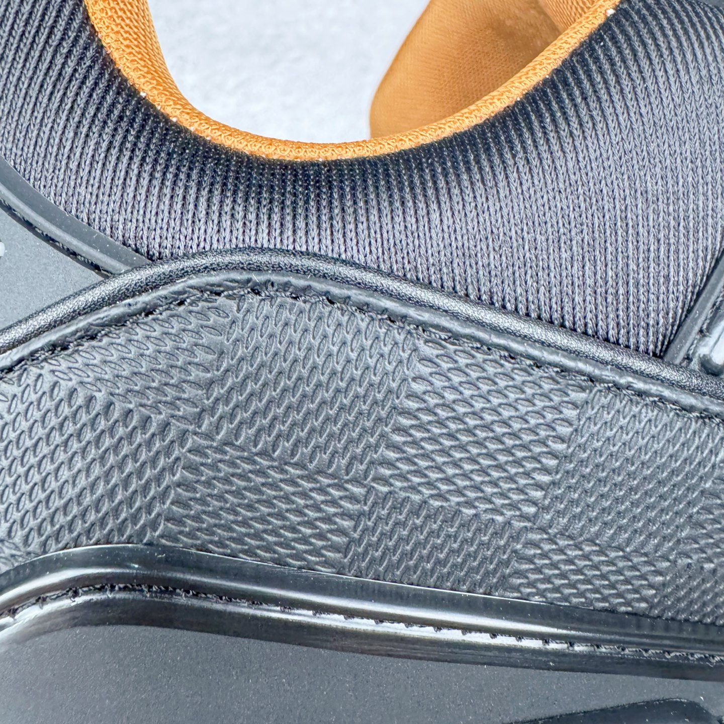 Louis Vuitton  LV Trainer 路易威登 低筒 休闲鞋 板鞋 运动鞋 男鞋 女鞋 黑色生胶 1AHTSQ